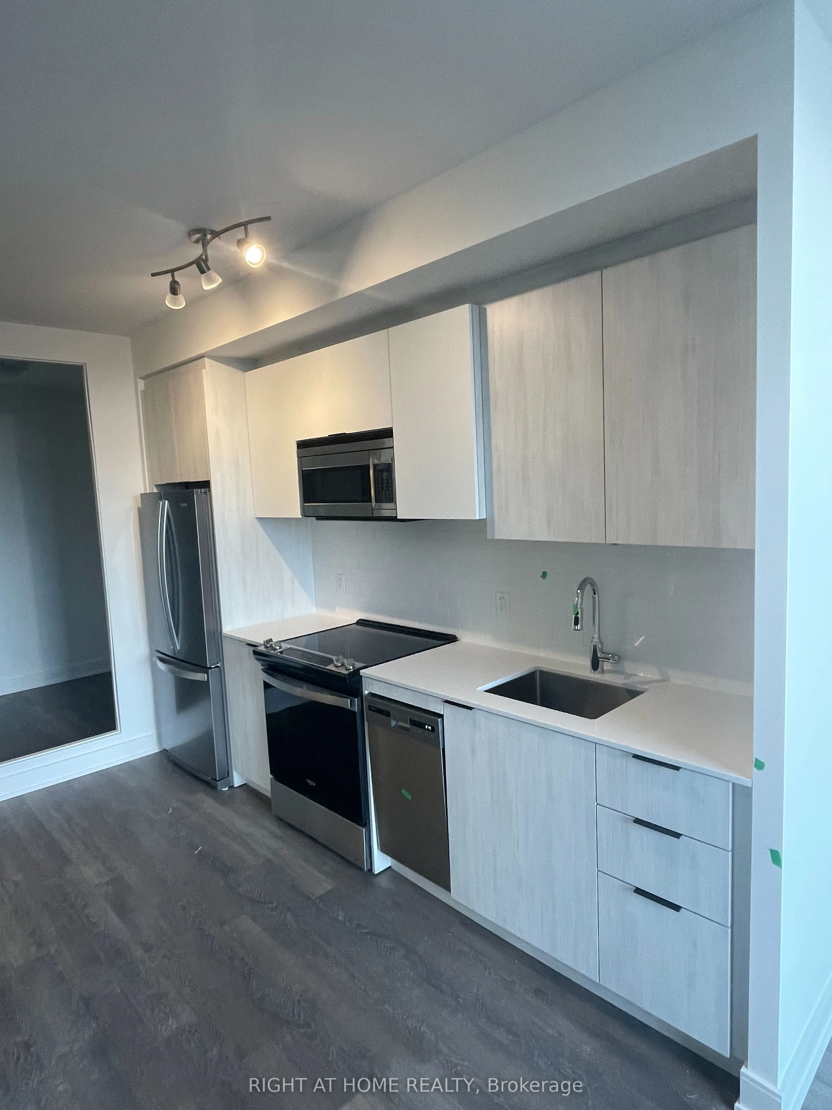 1350 Ellesmere Road, #702