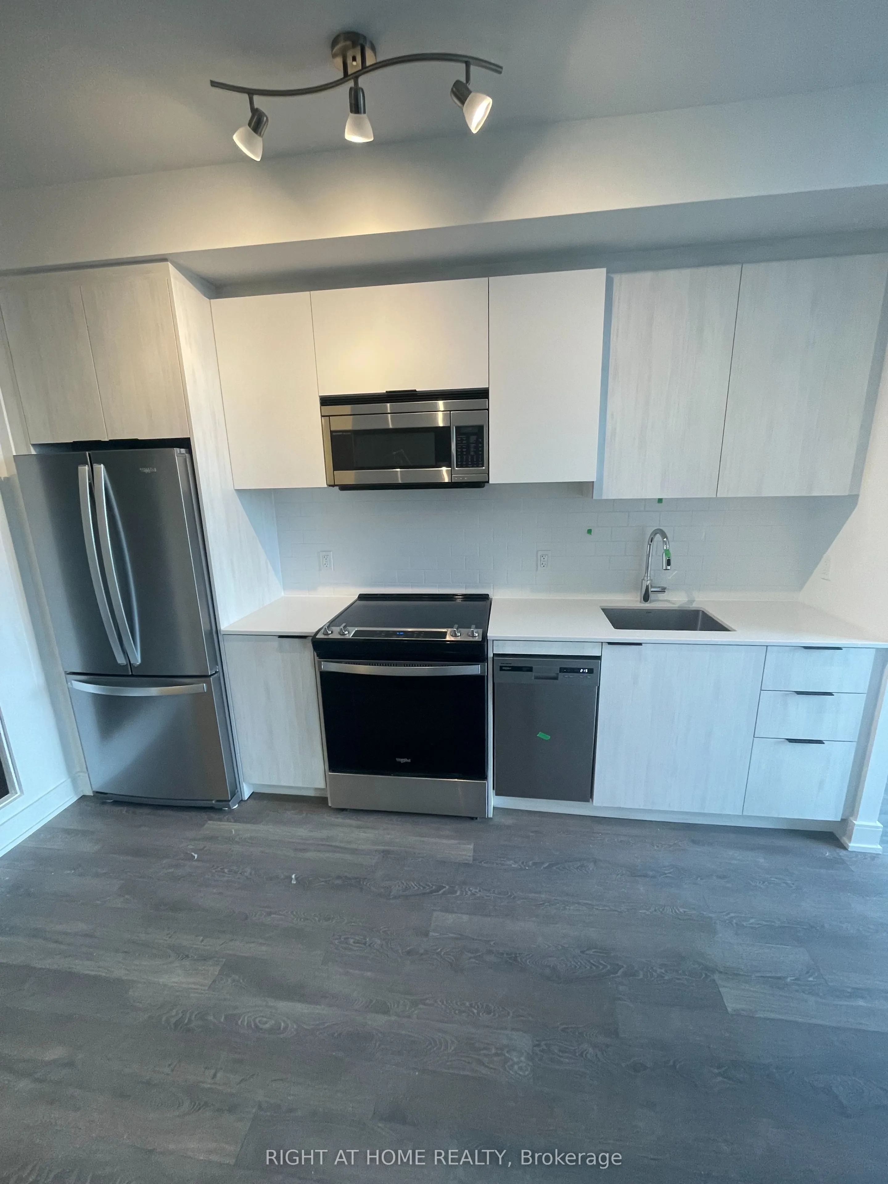 1350 Ellesmere Road, #702