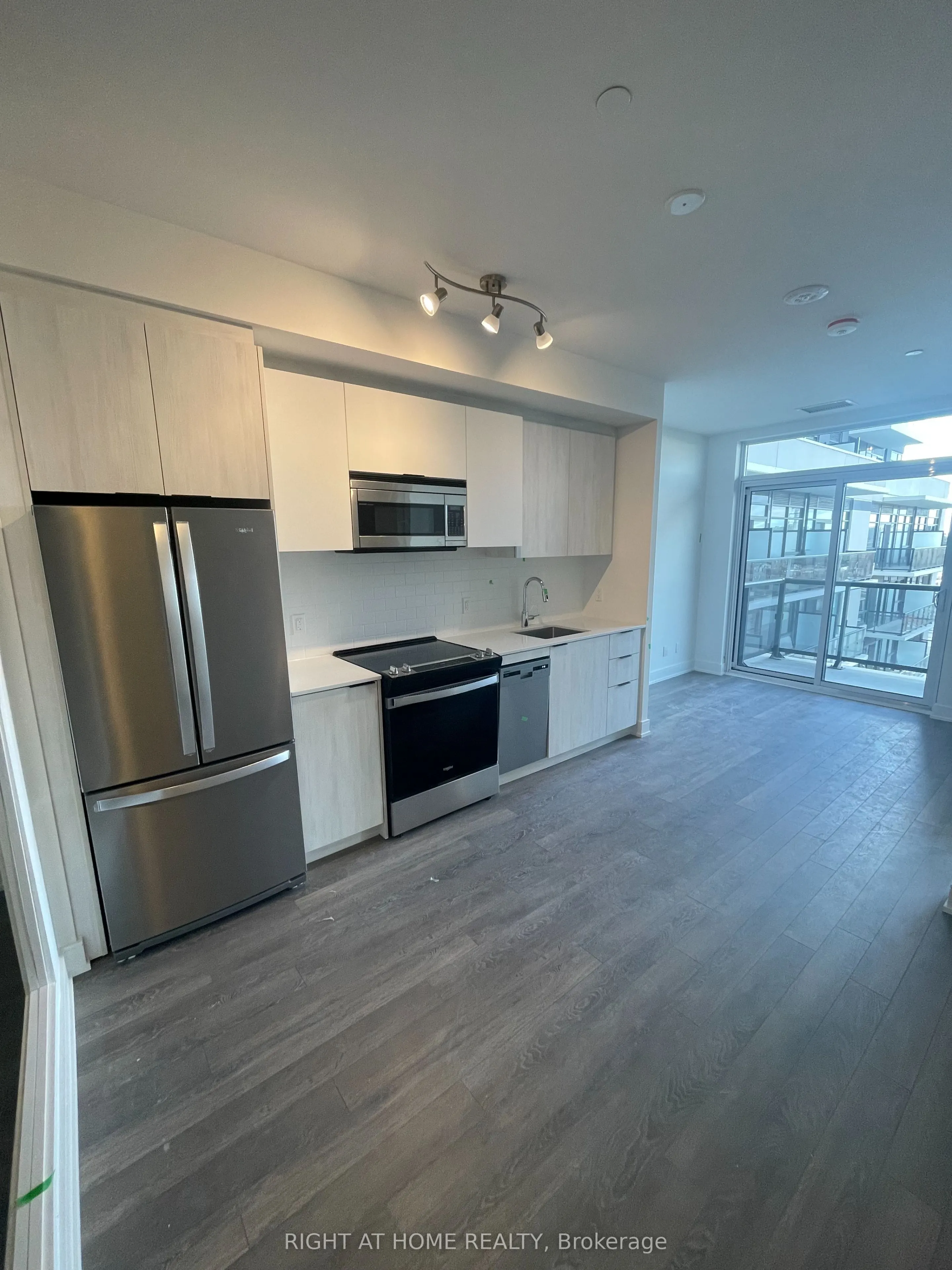 1350 Ellesmere Road, #702