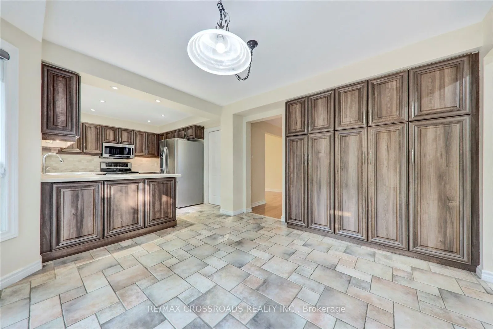 3993 Ellesmere Road