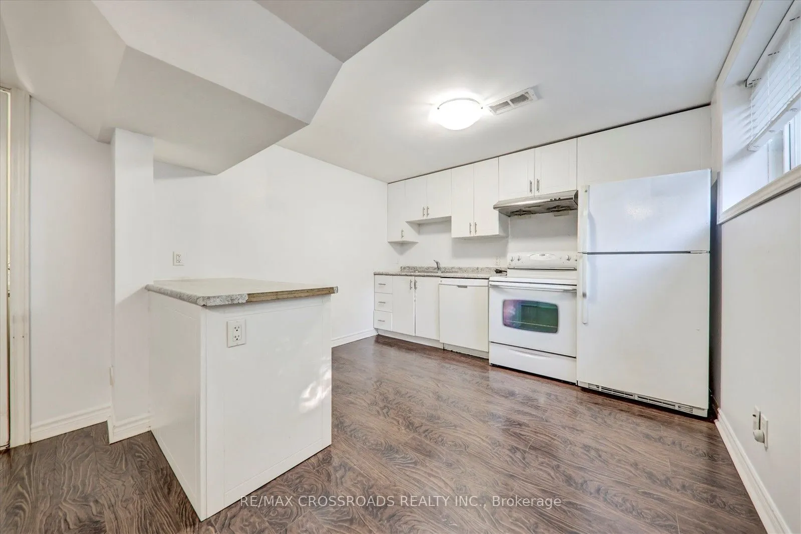 3993 Ellesmere Road