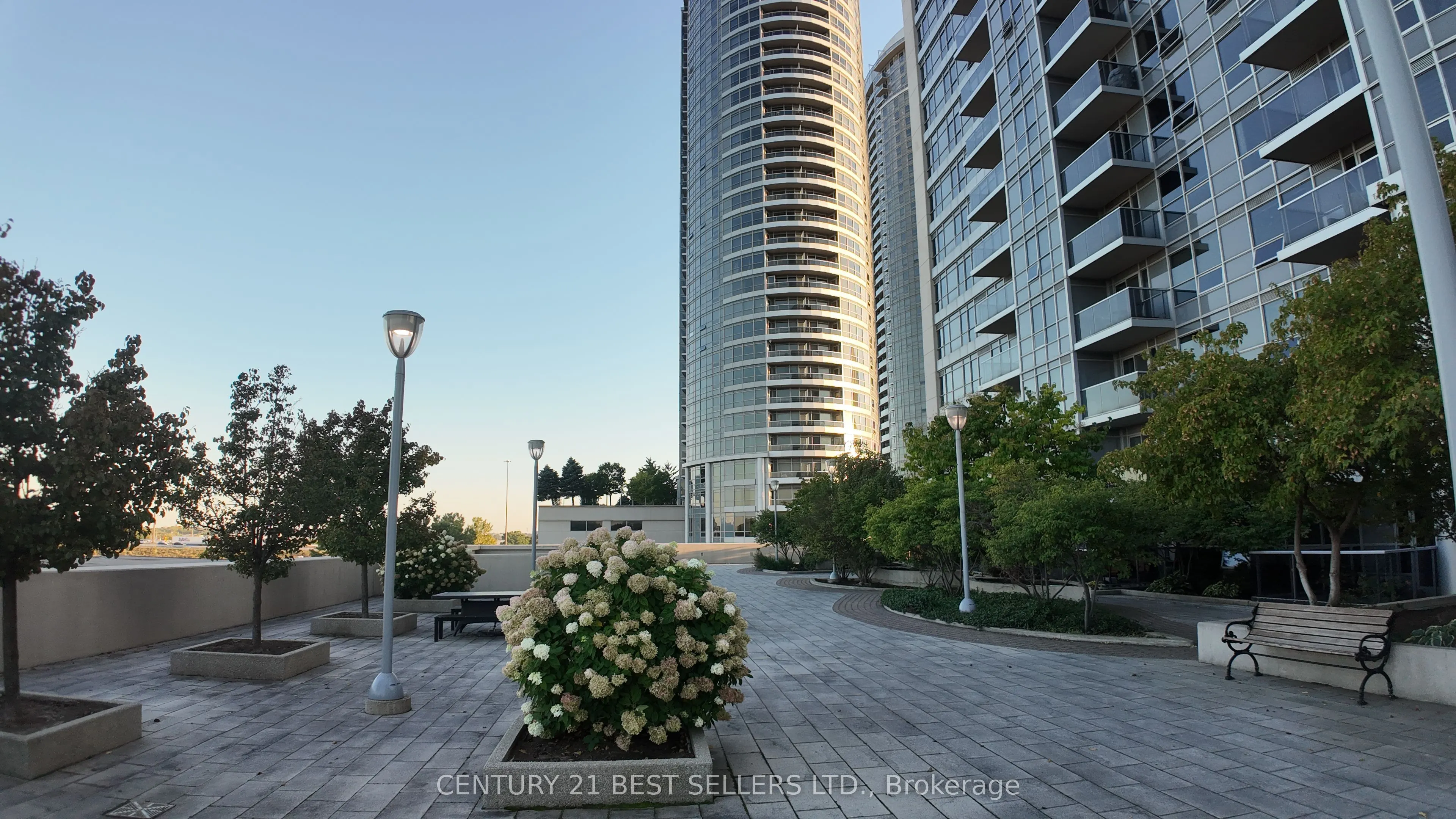 151 Village Green Square, #2507