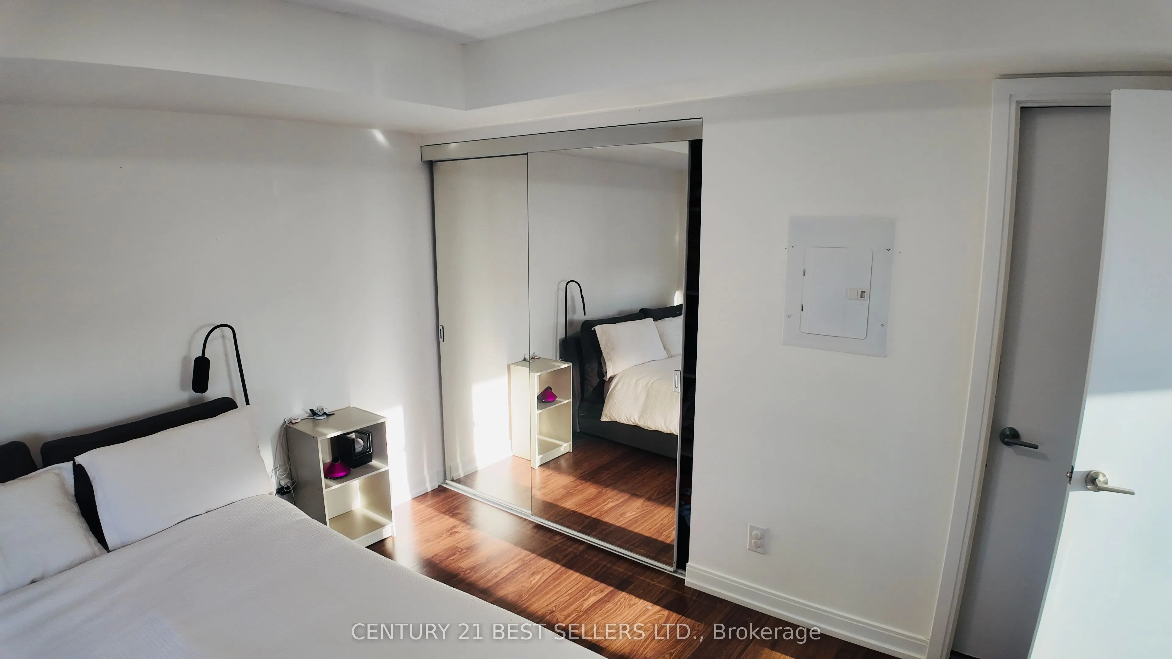 151 Village Green Square, #2507