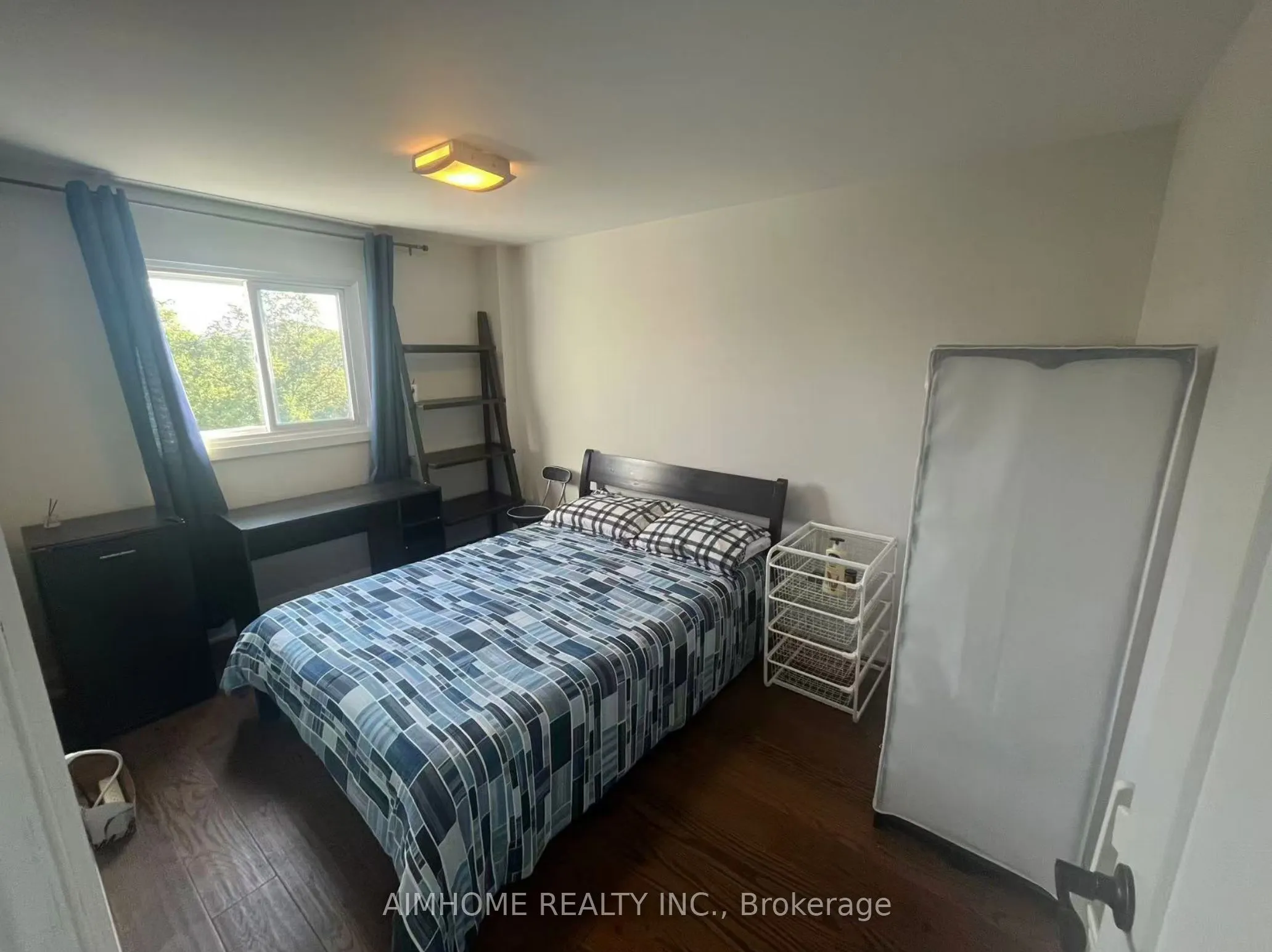 24 Carlingwood Court, #Room1