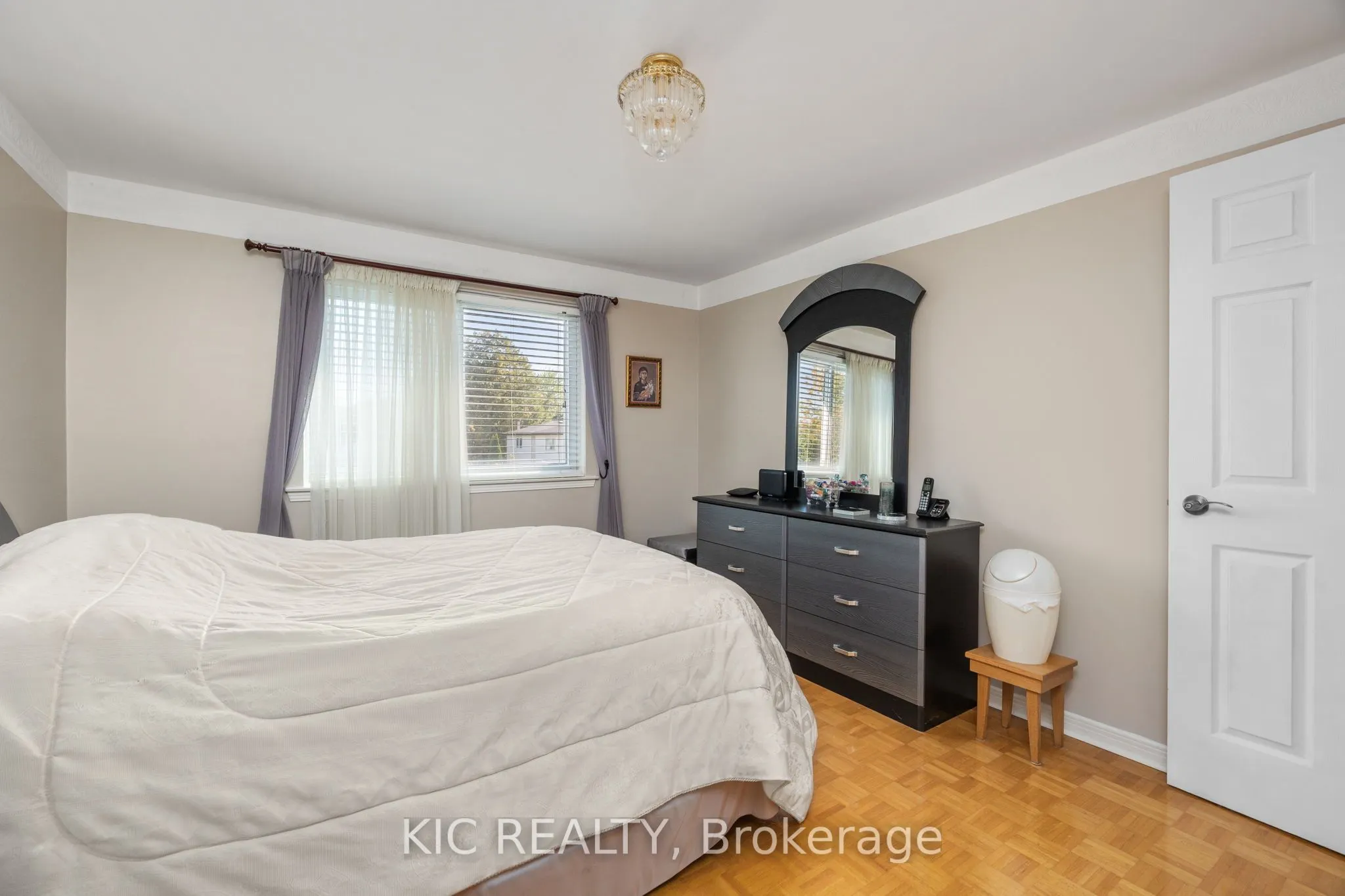 5 Thistlewaite Crescent
