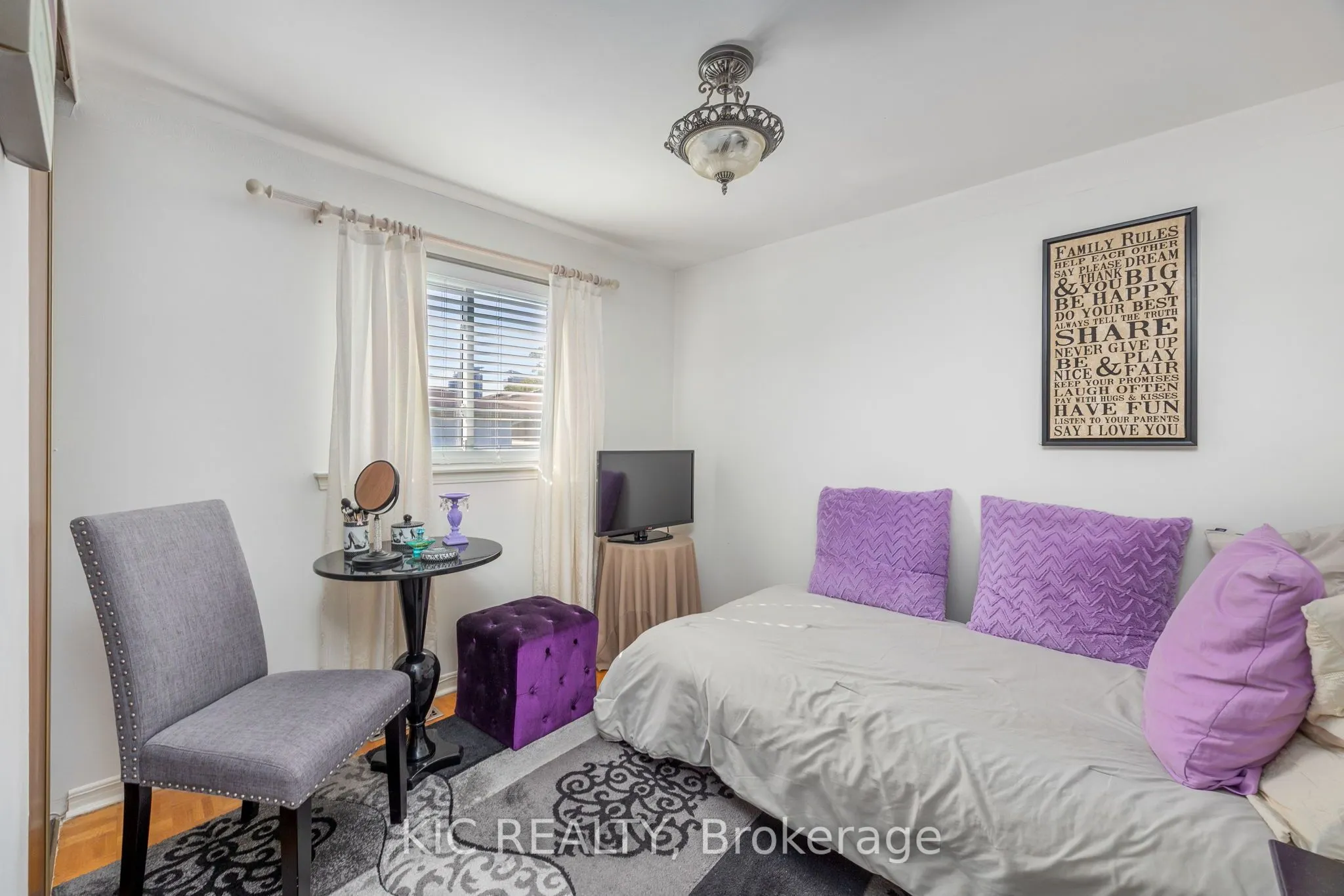 5 Thistlewaite Crescent