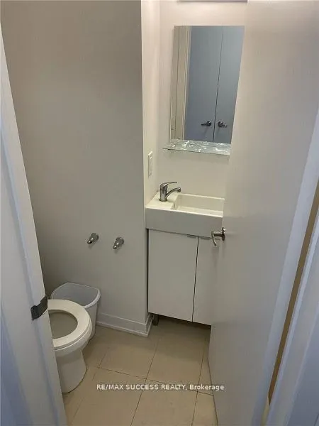 1800 Simcoe Street N, #205