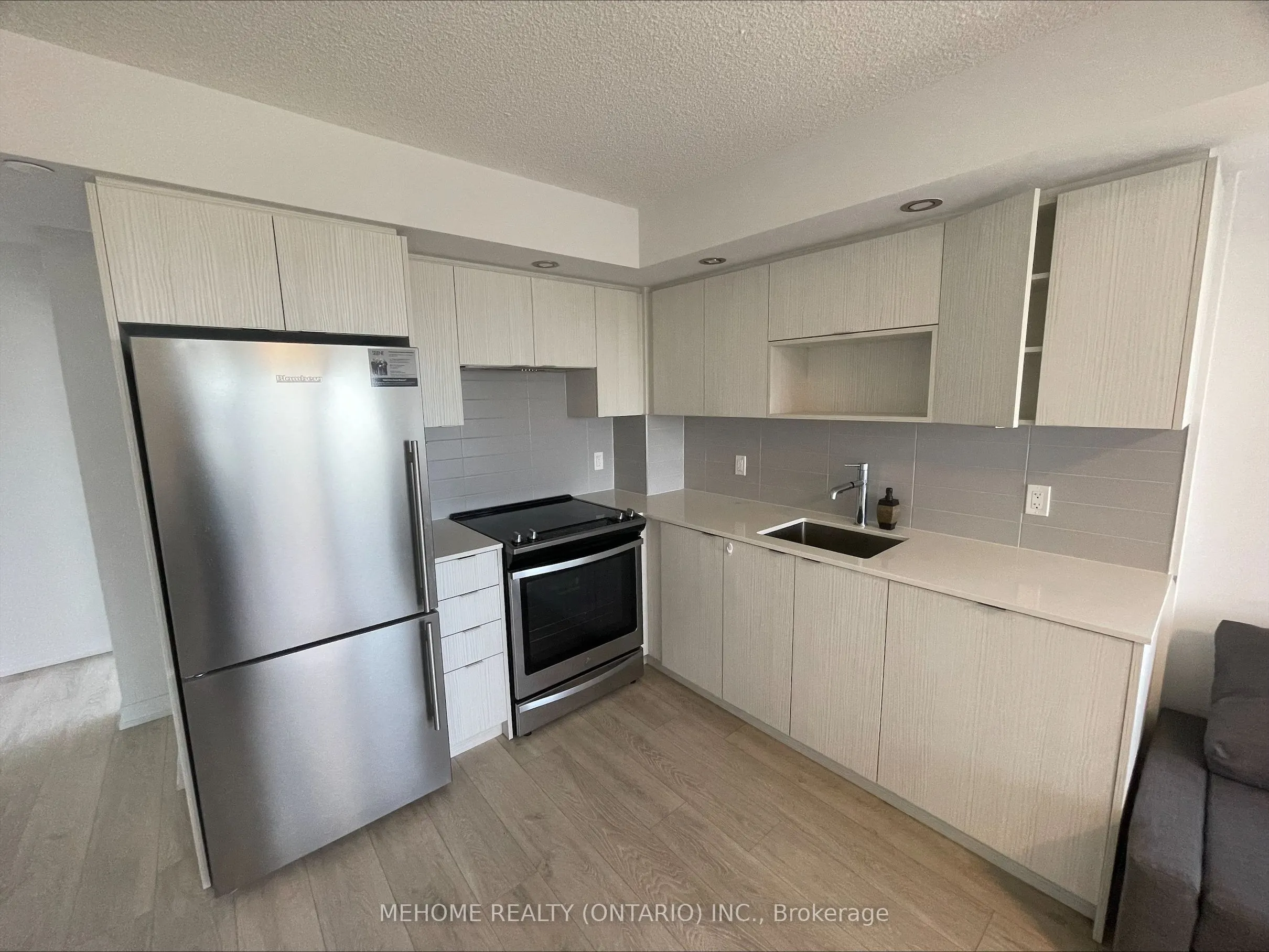 225 Village Green Square, #1602