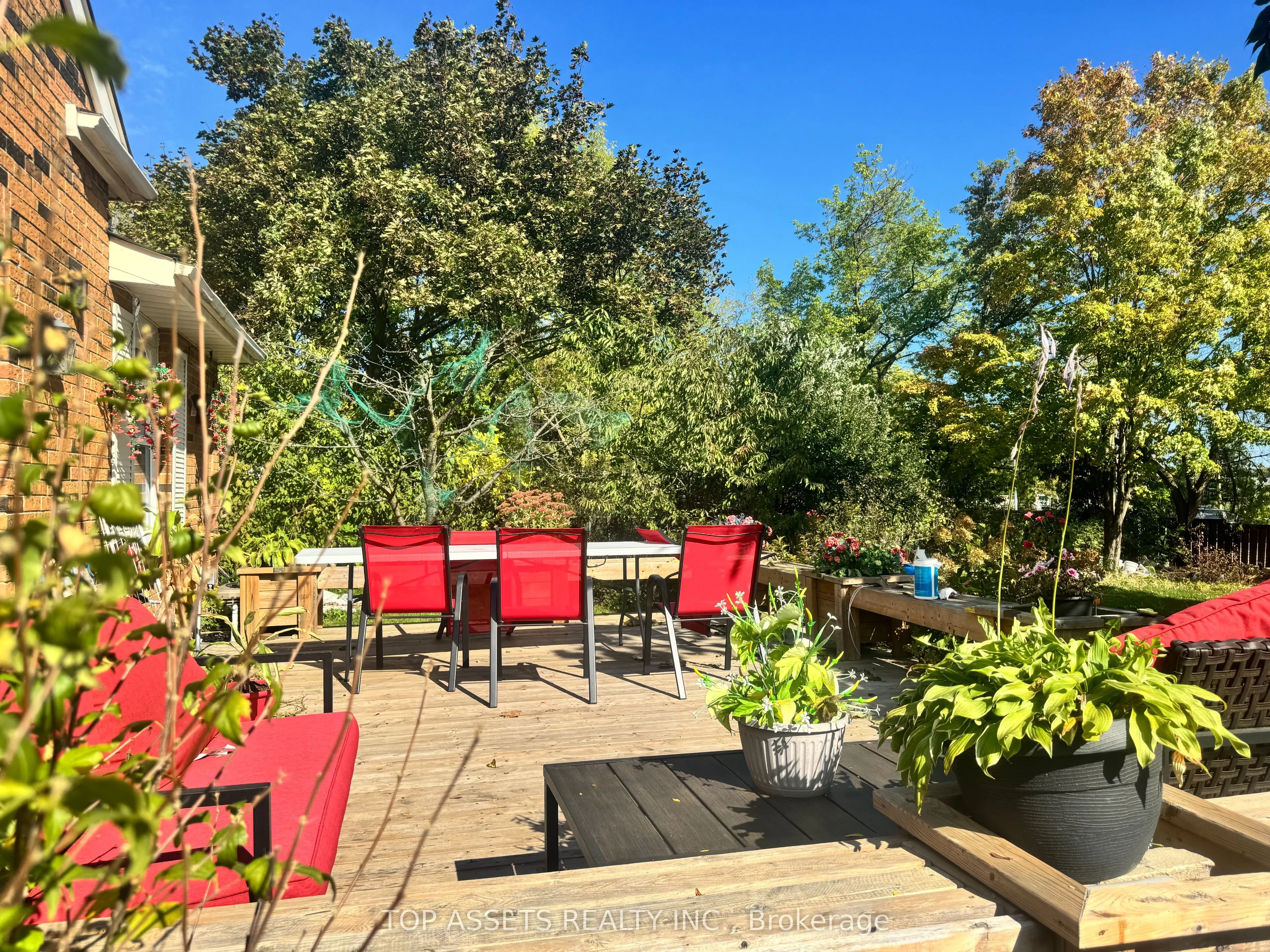 49 Longbow Square