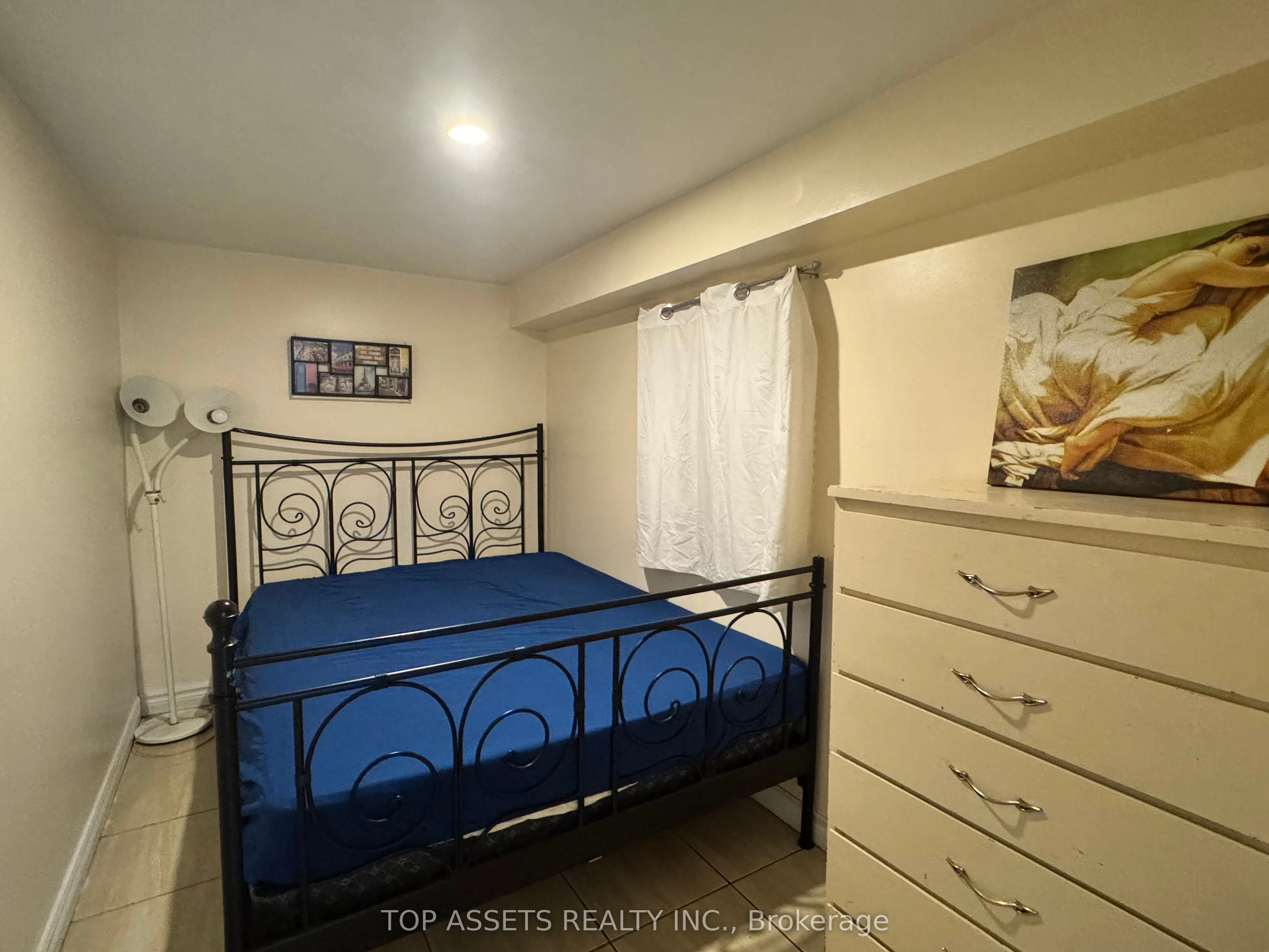49 Longbow Square