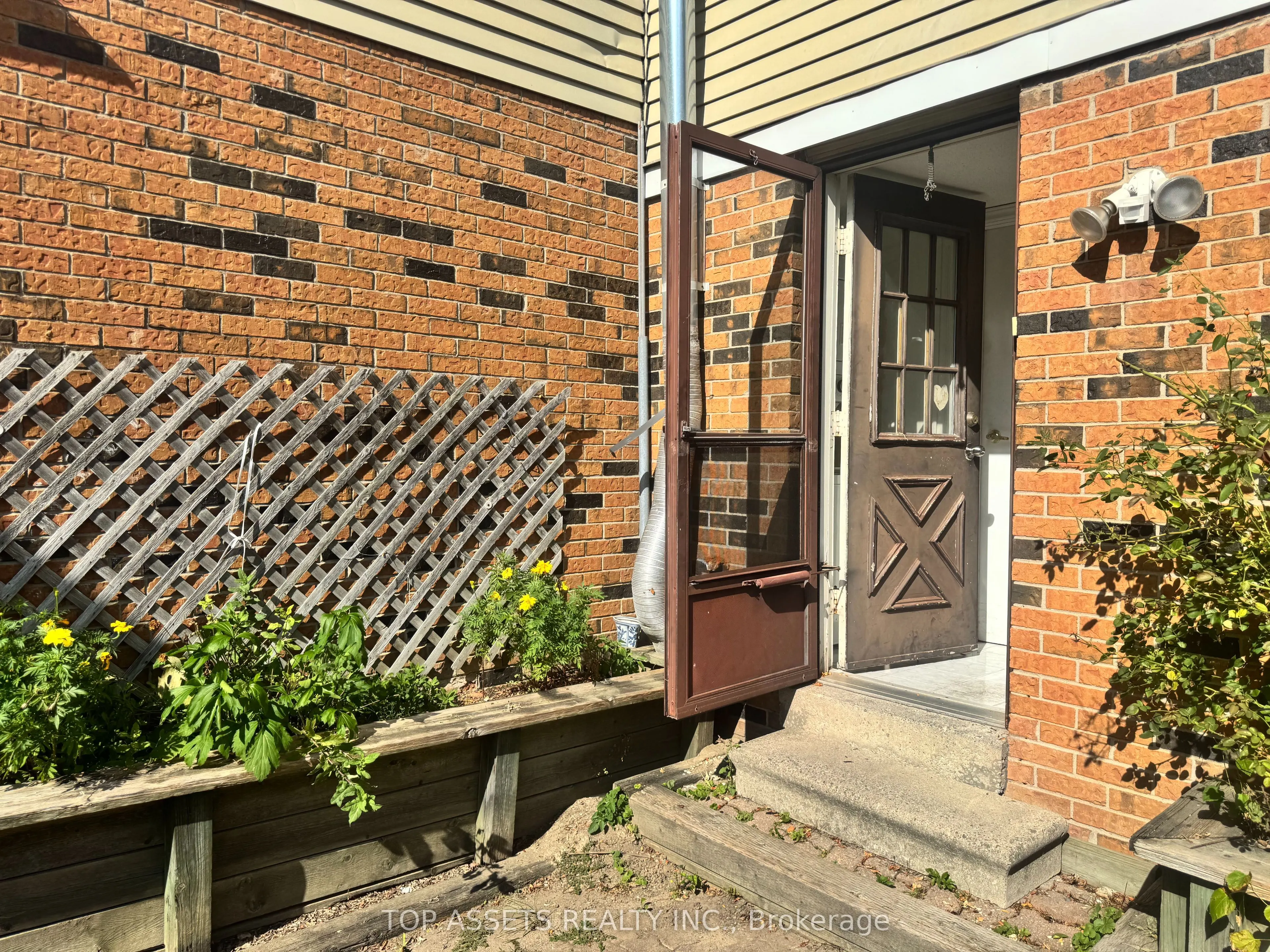49 Longbow Square