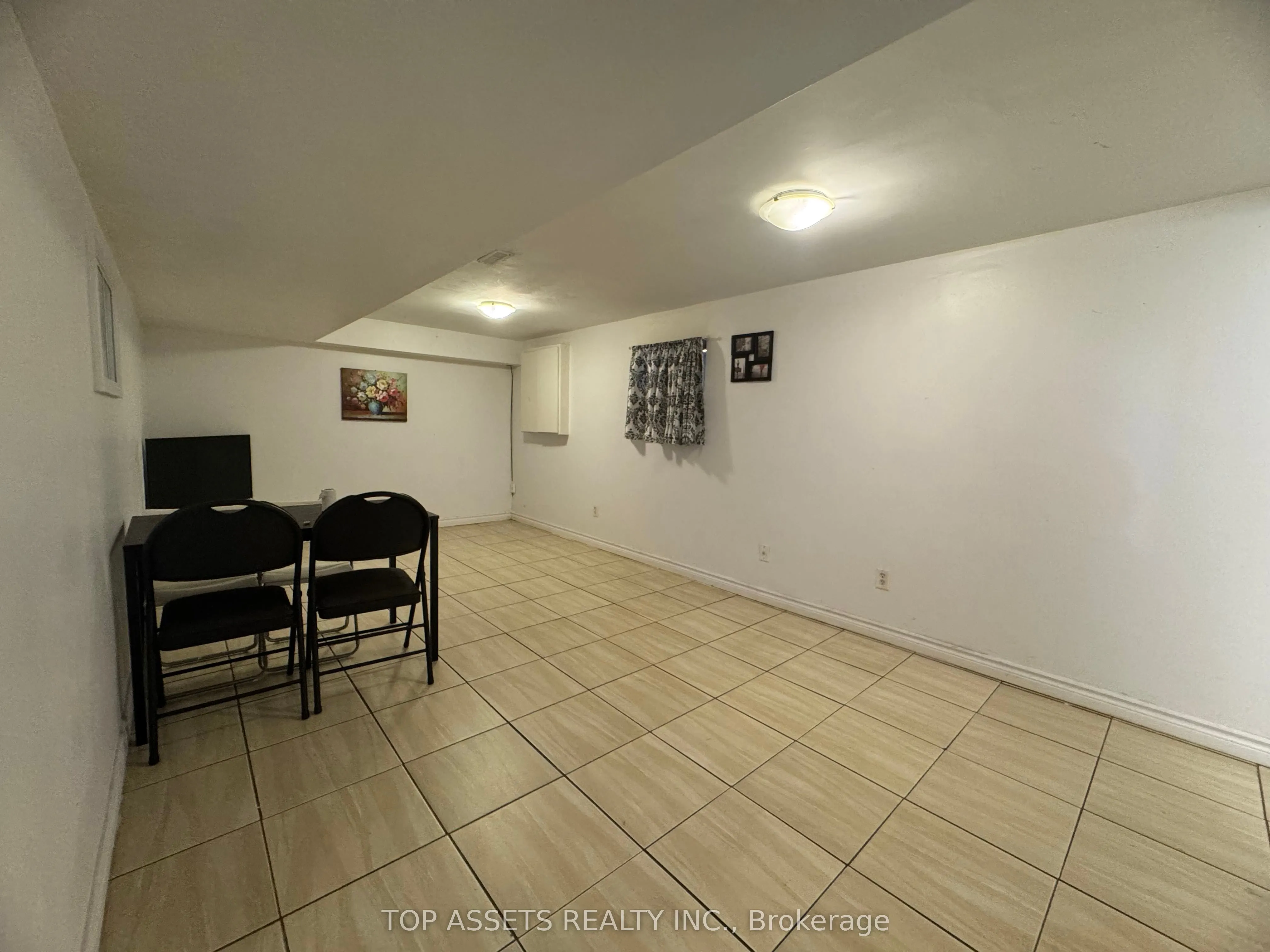 49 Longbow Square