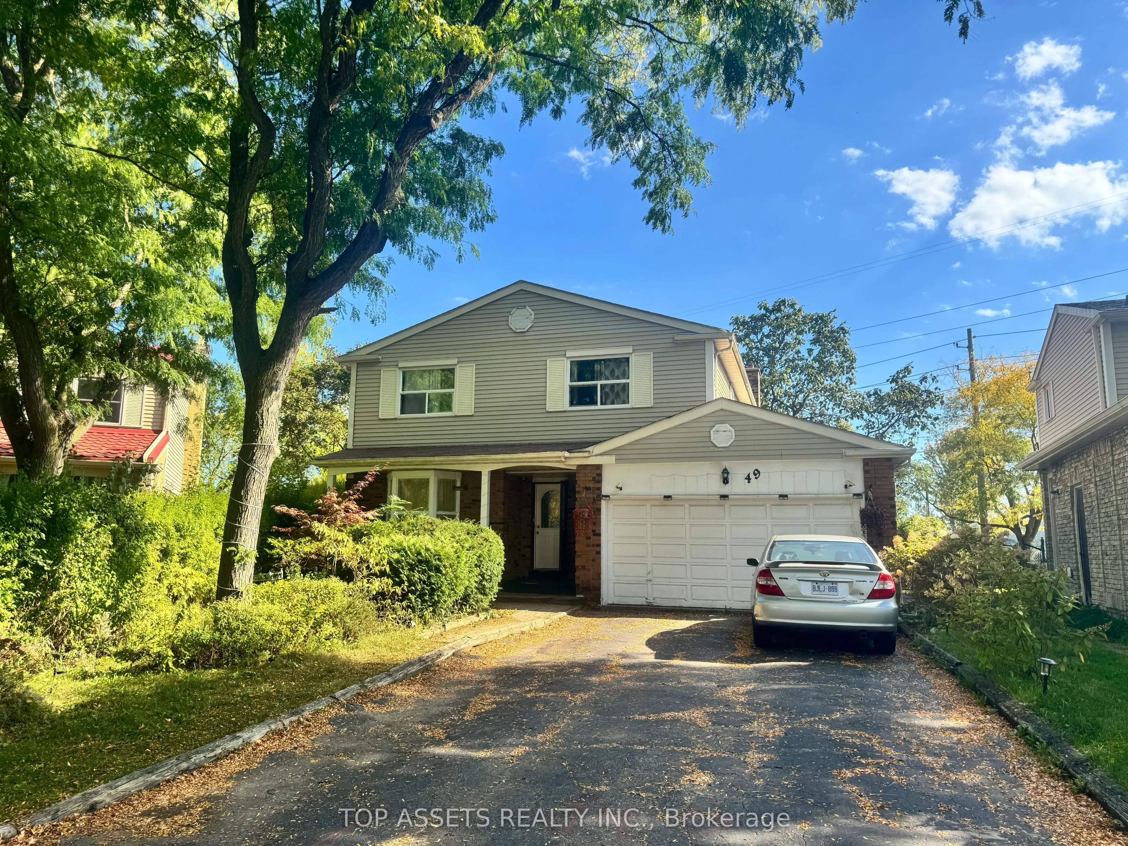 49 Longbow Square