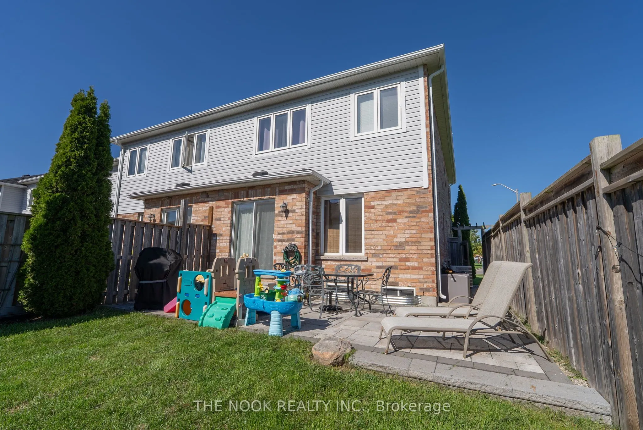 93 Dewell Crescent