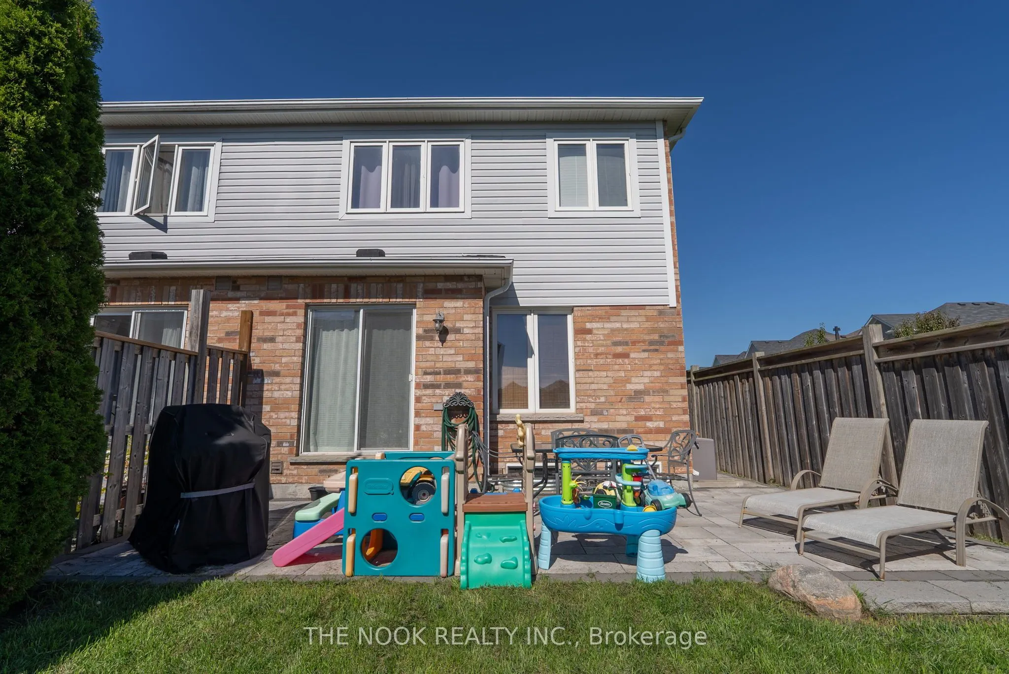 93 Dewell Crescent