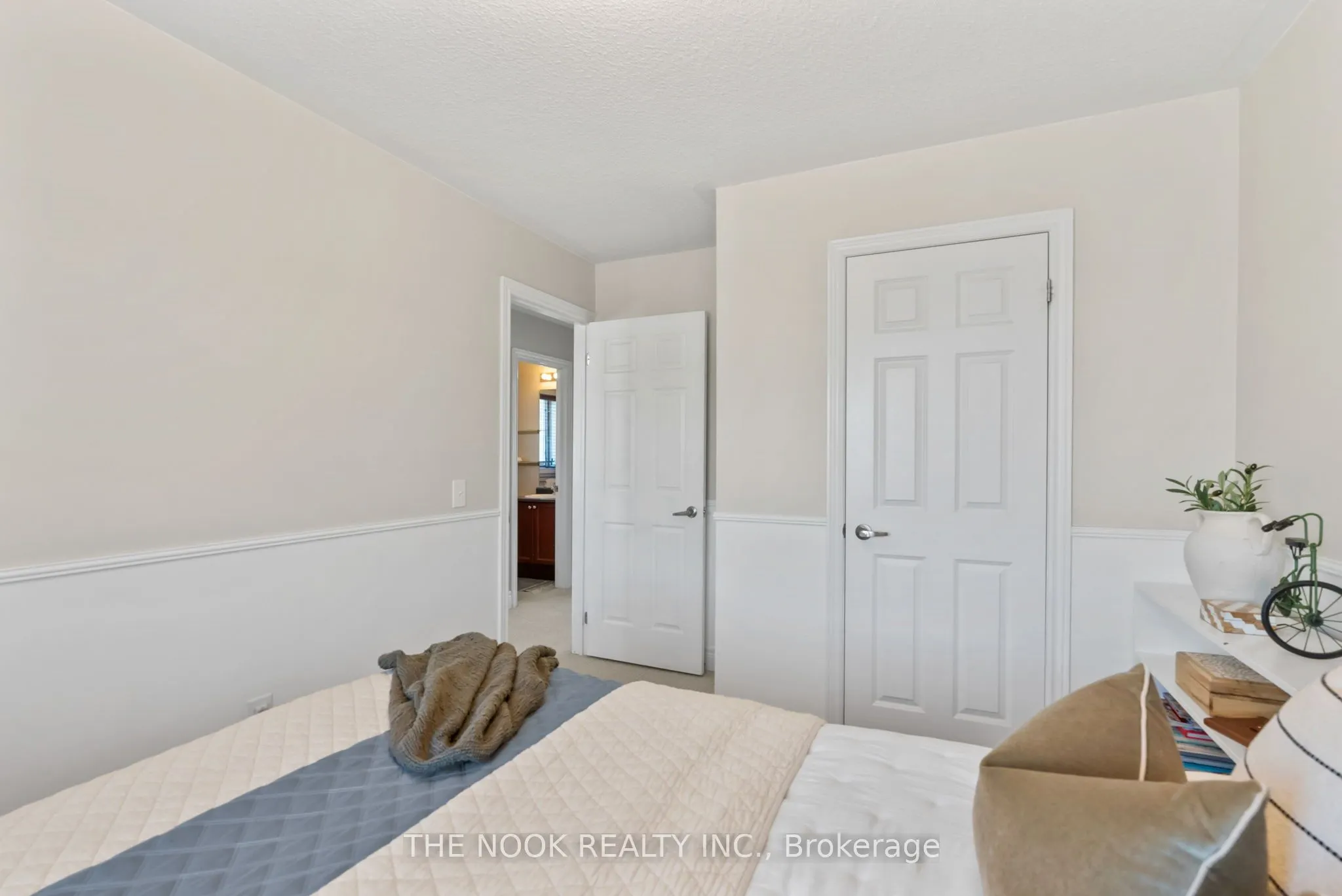 93 Dewell Crescent