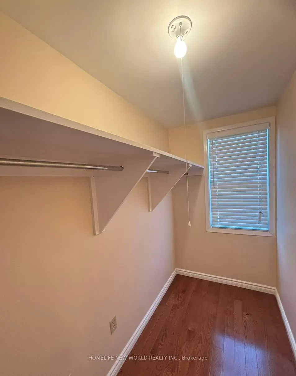 37 Mossbrook Crescent