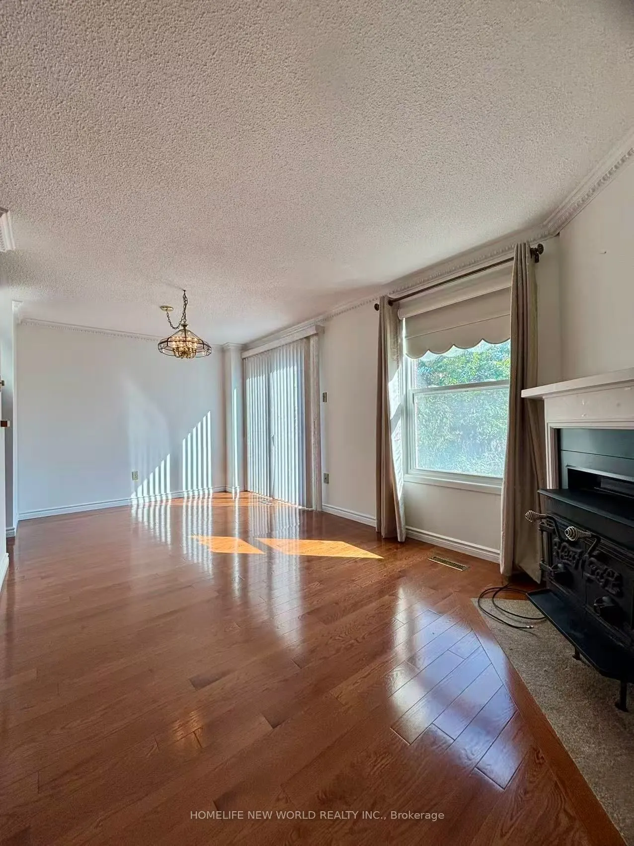 37 Mossbrook Crescent