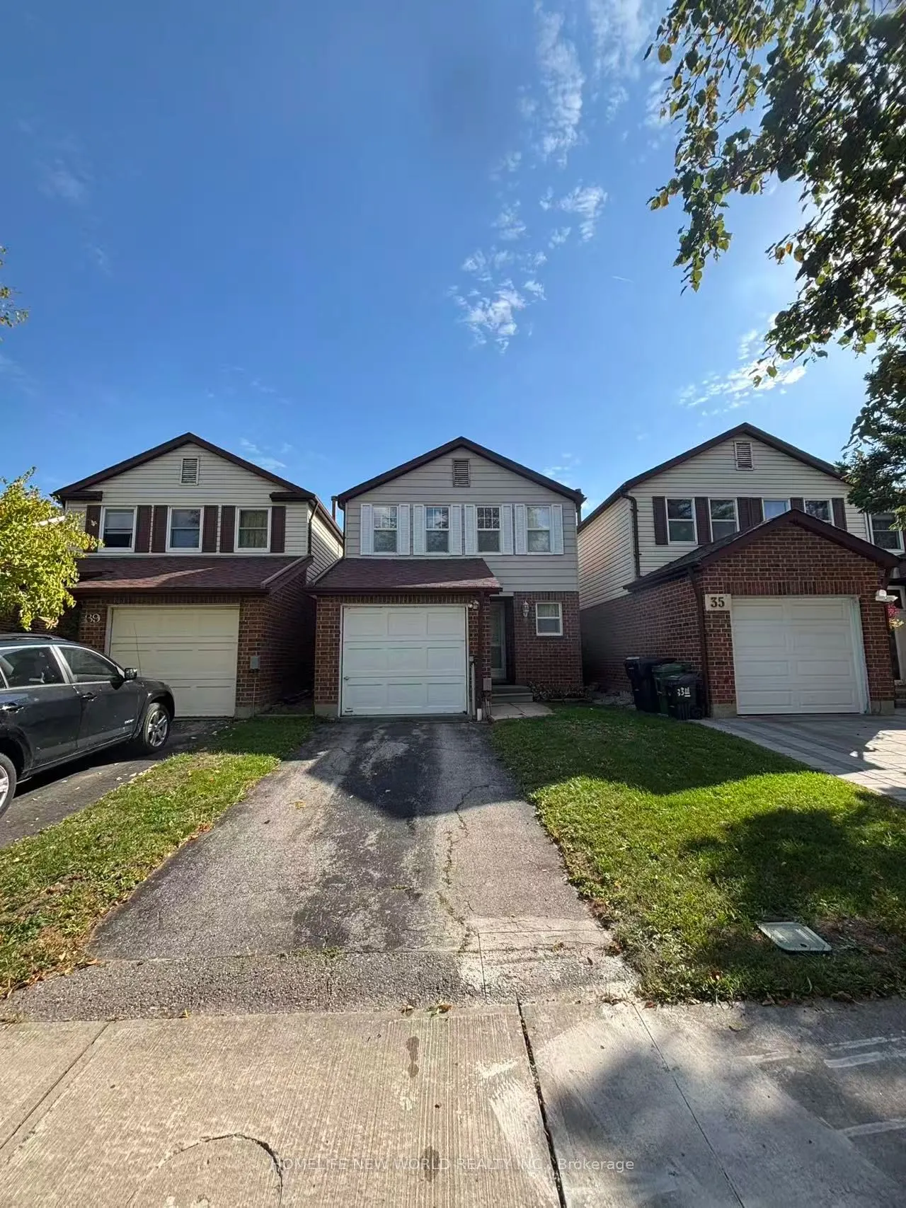 37 Mossbrook Crescent