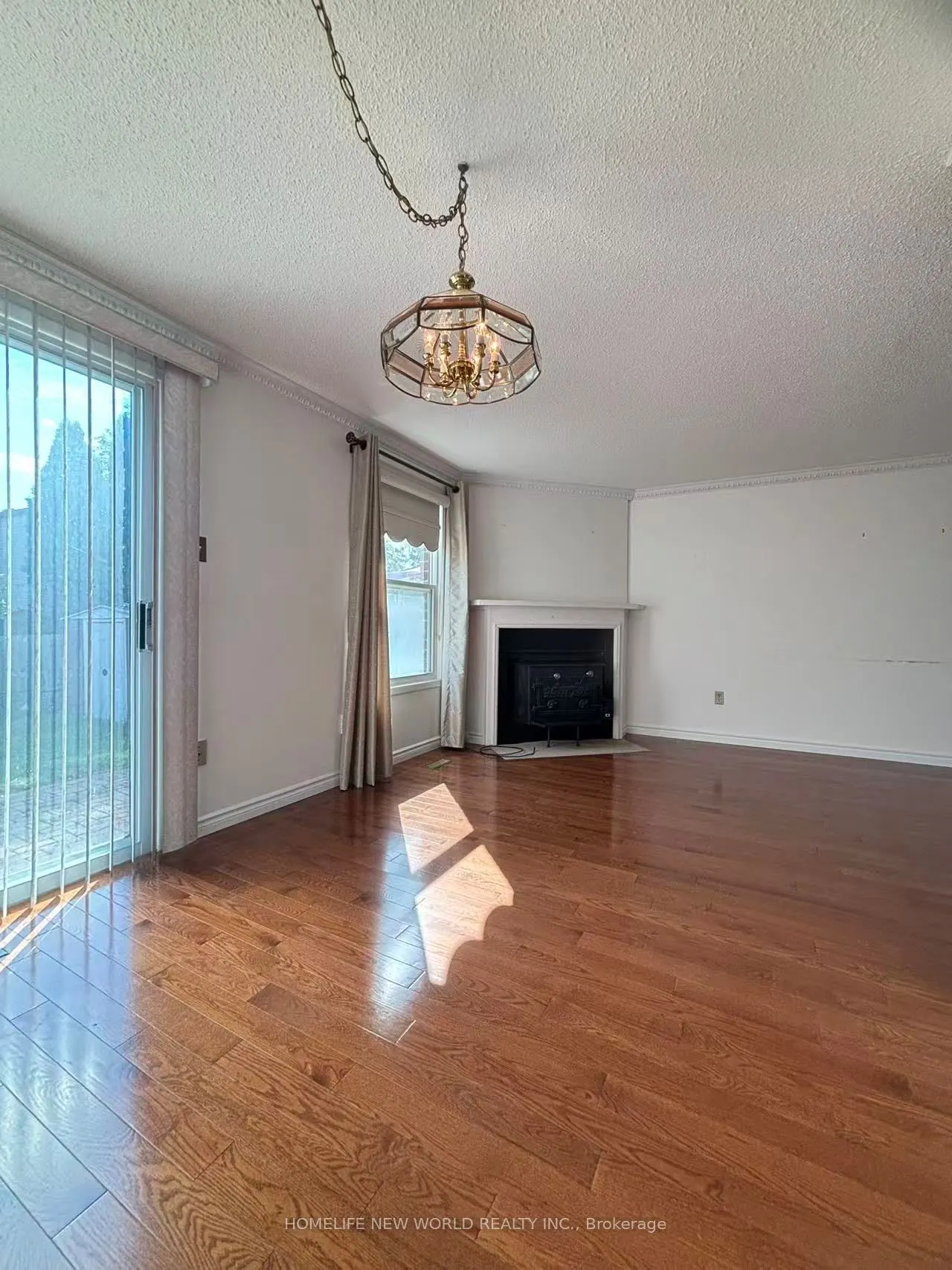 37 Mossbrook Crescent