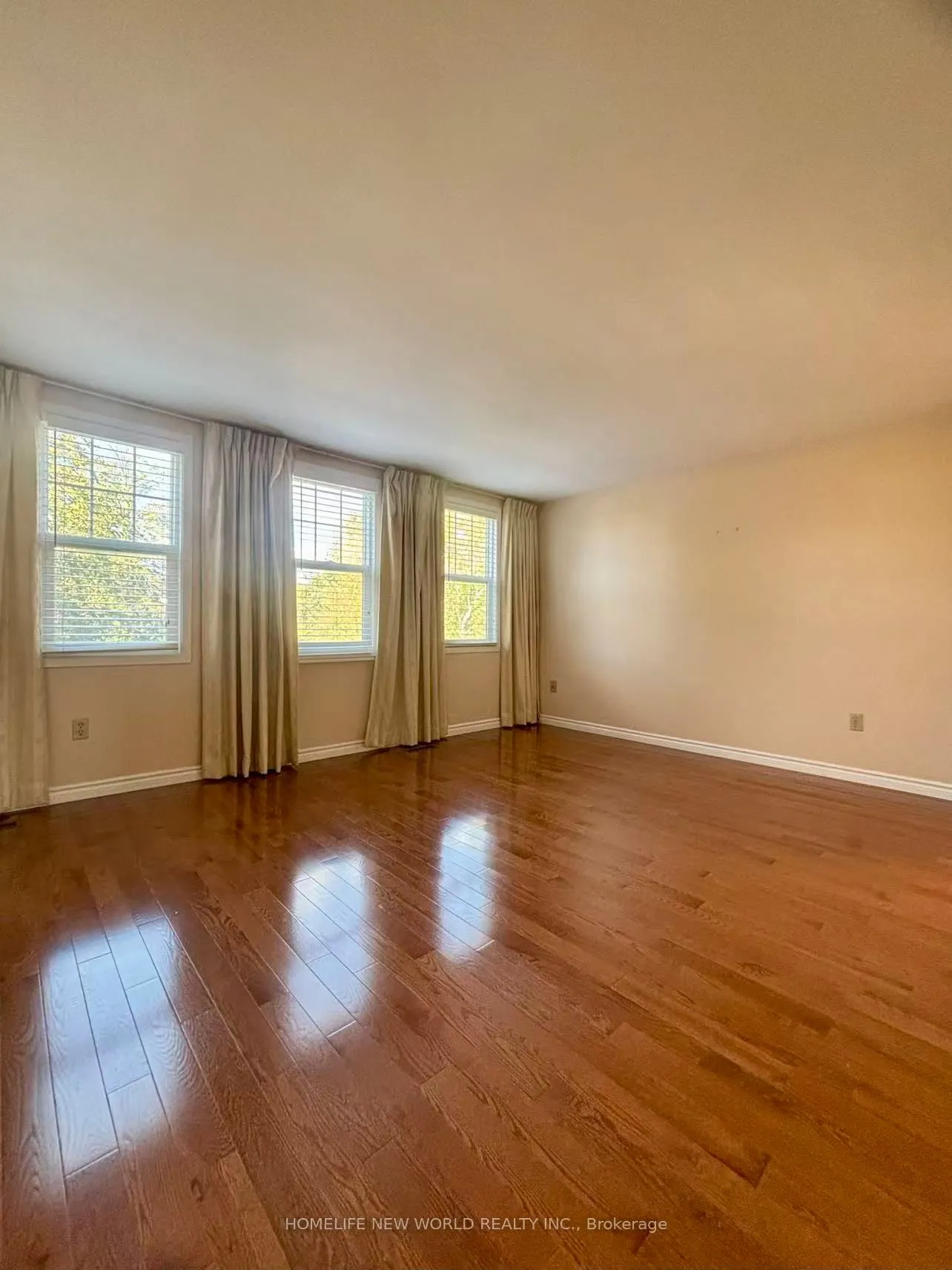 37 Mossbrook Crescent