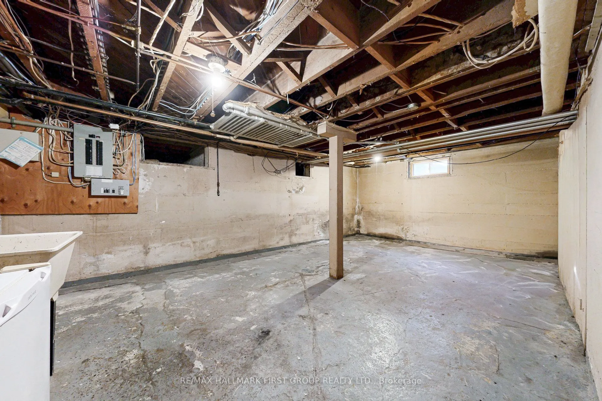 481 Simcoe Street N