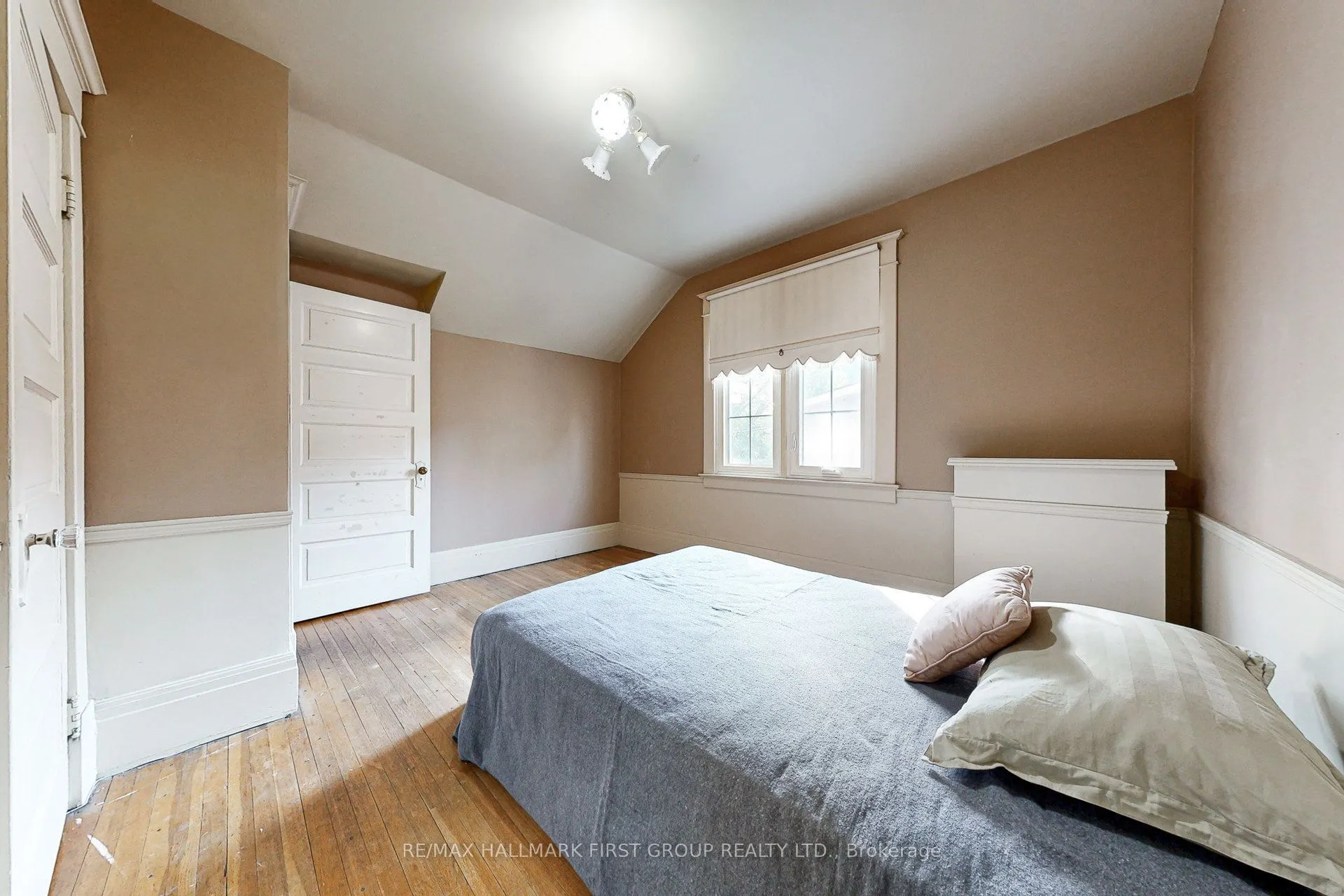481 Simcoe Street N