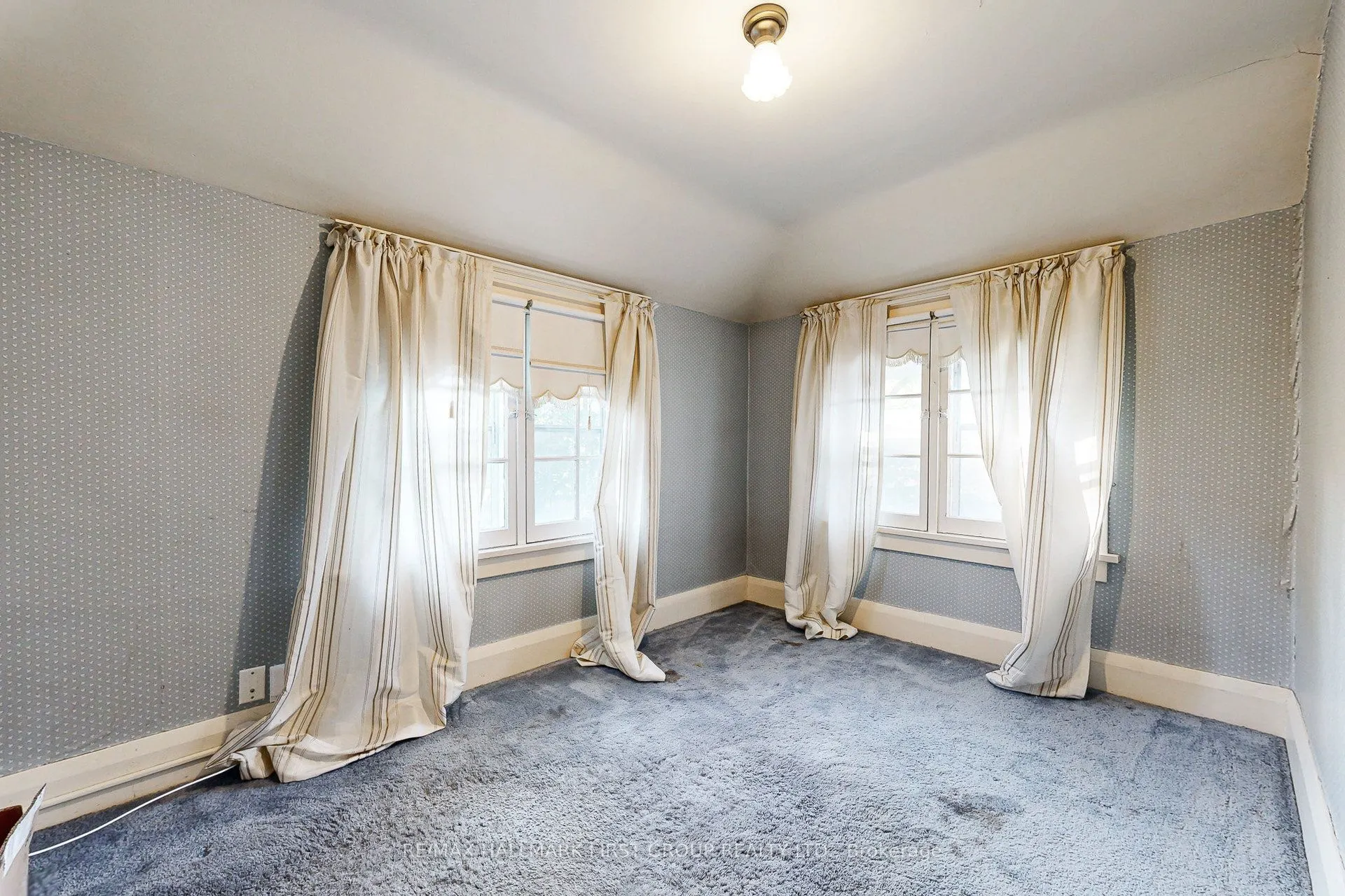 481 Simcoe Street N