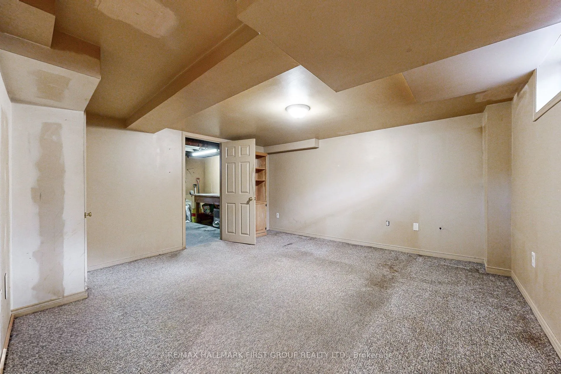 481 Simcoe Street N