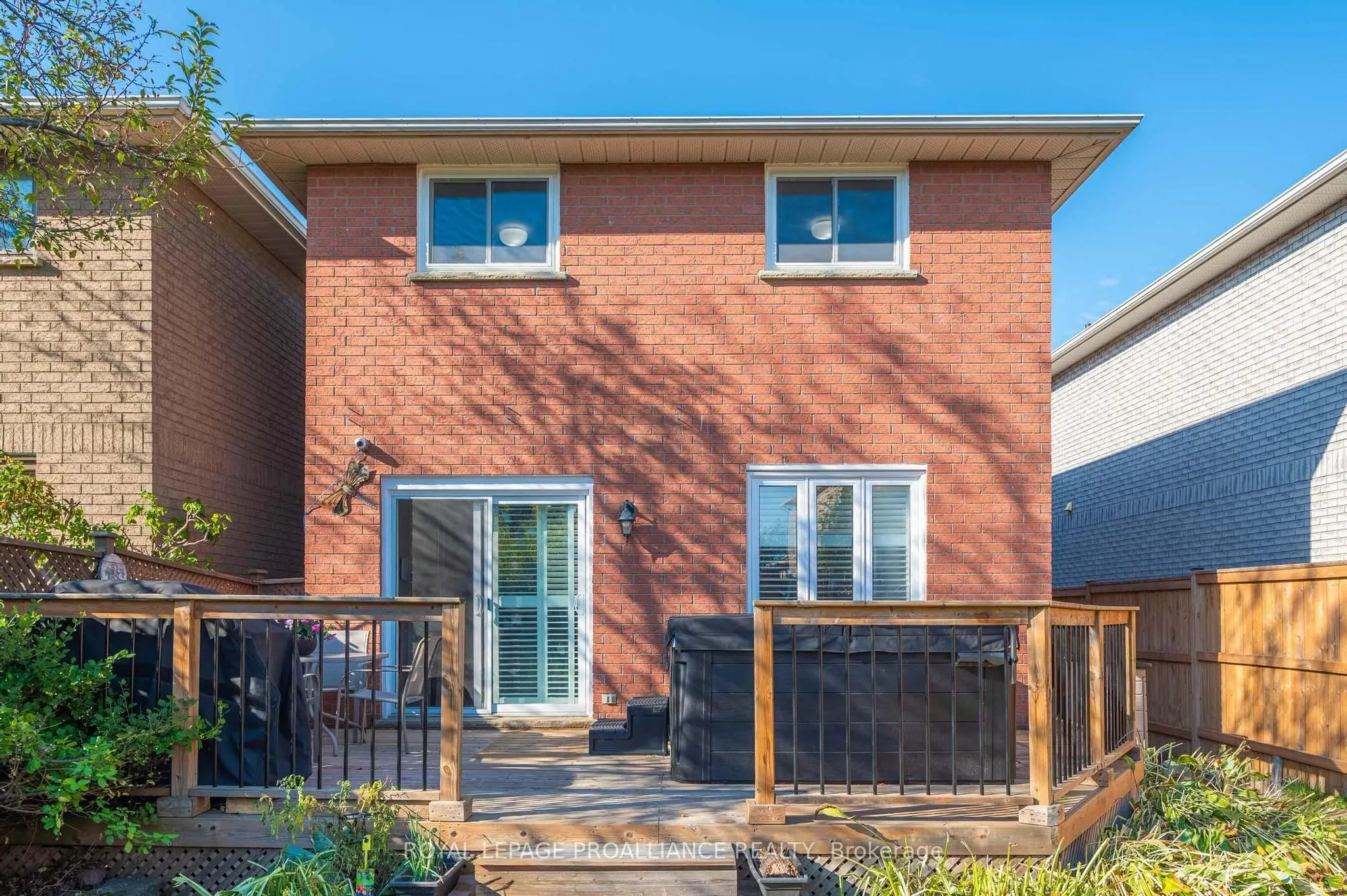 7 Fieldcrest Avenue