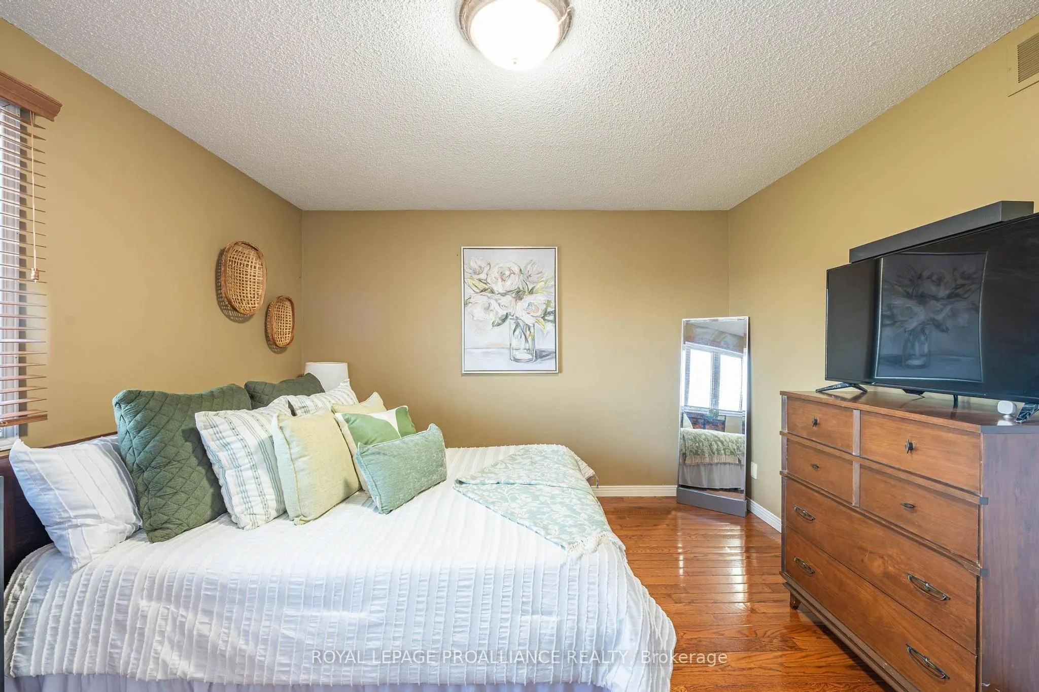 7 Fieldcrest Avenue