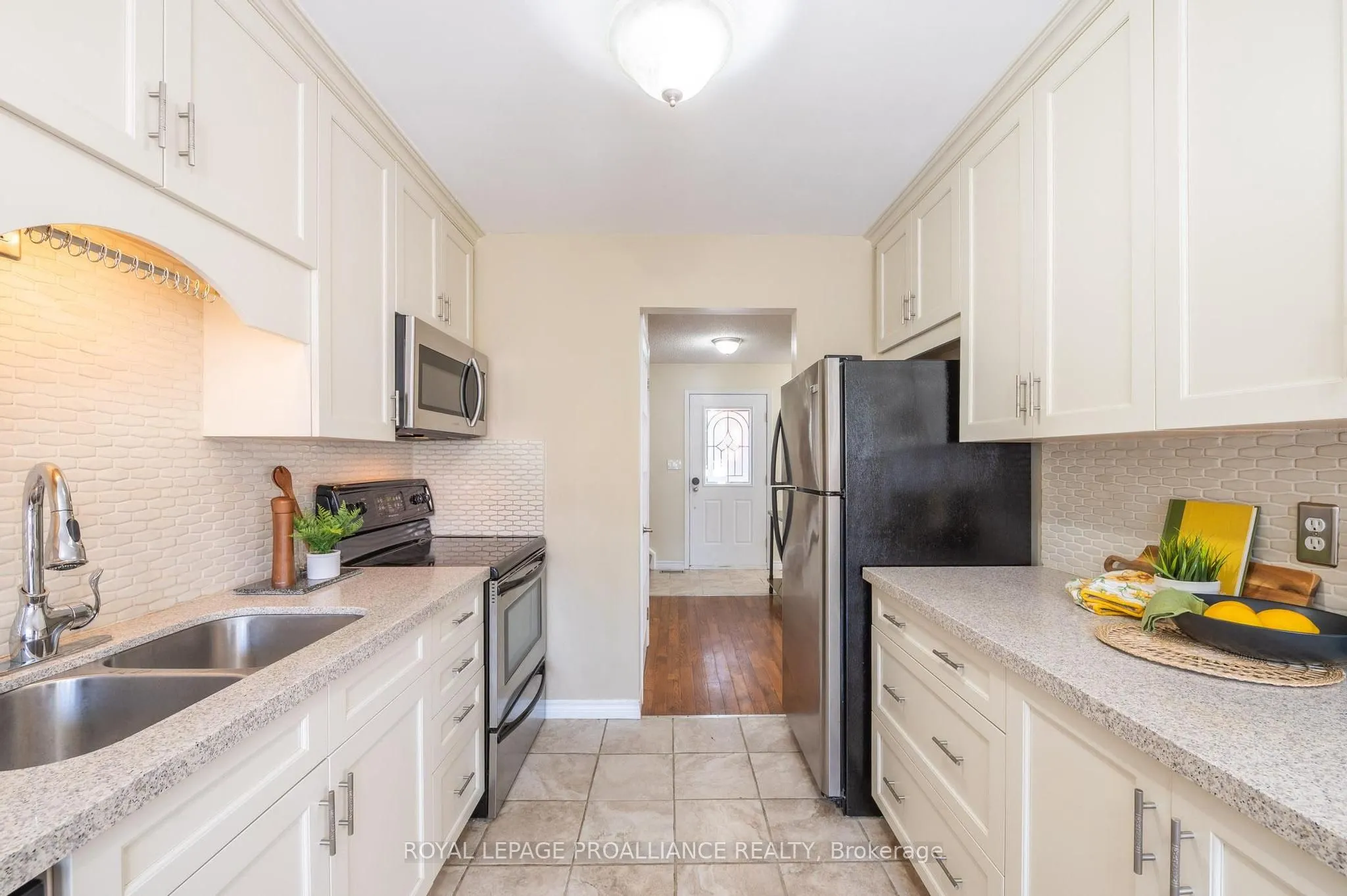 7 Fieldcrest Avenue