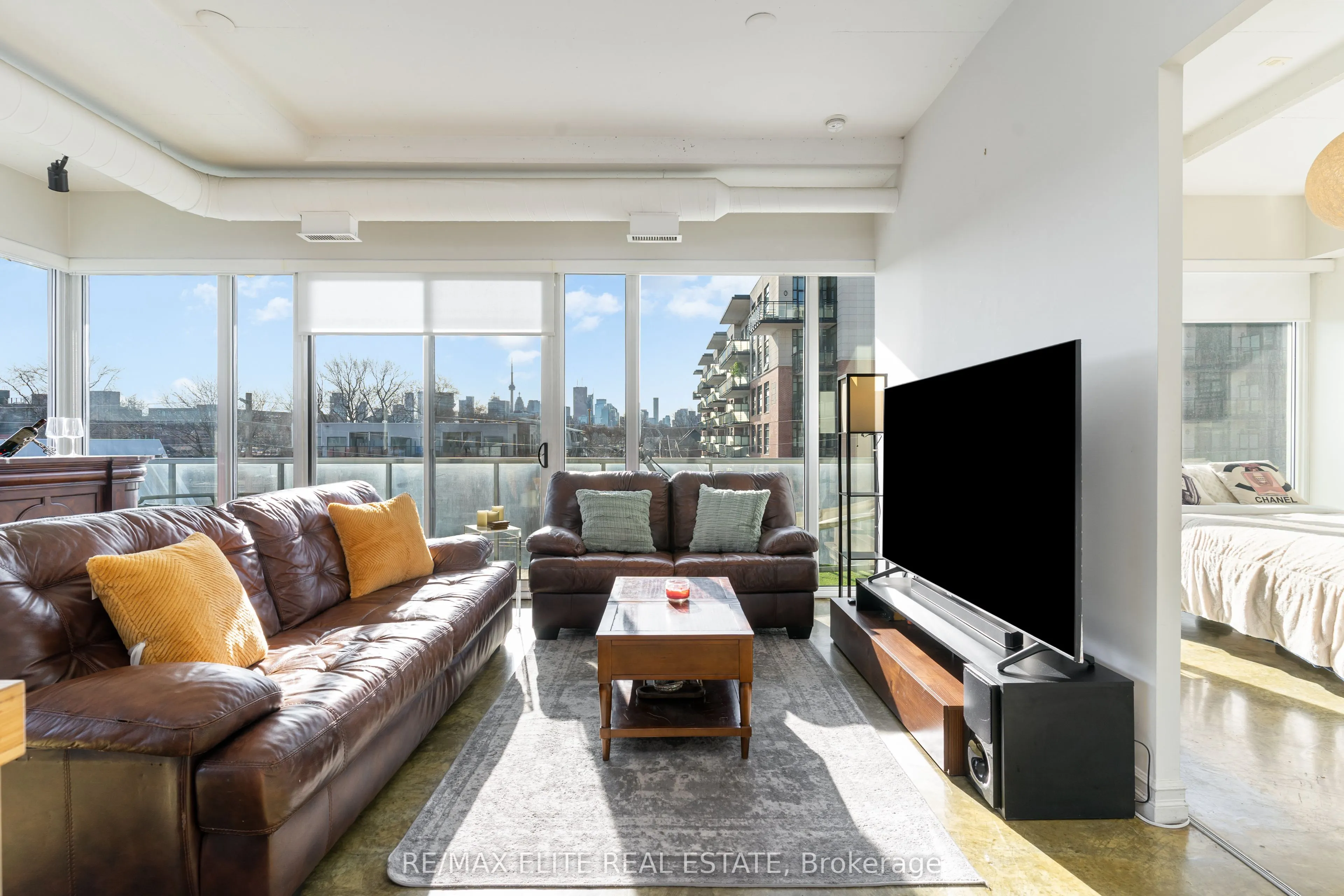201 Carlaw Avenue, #412