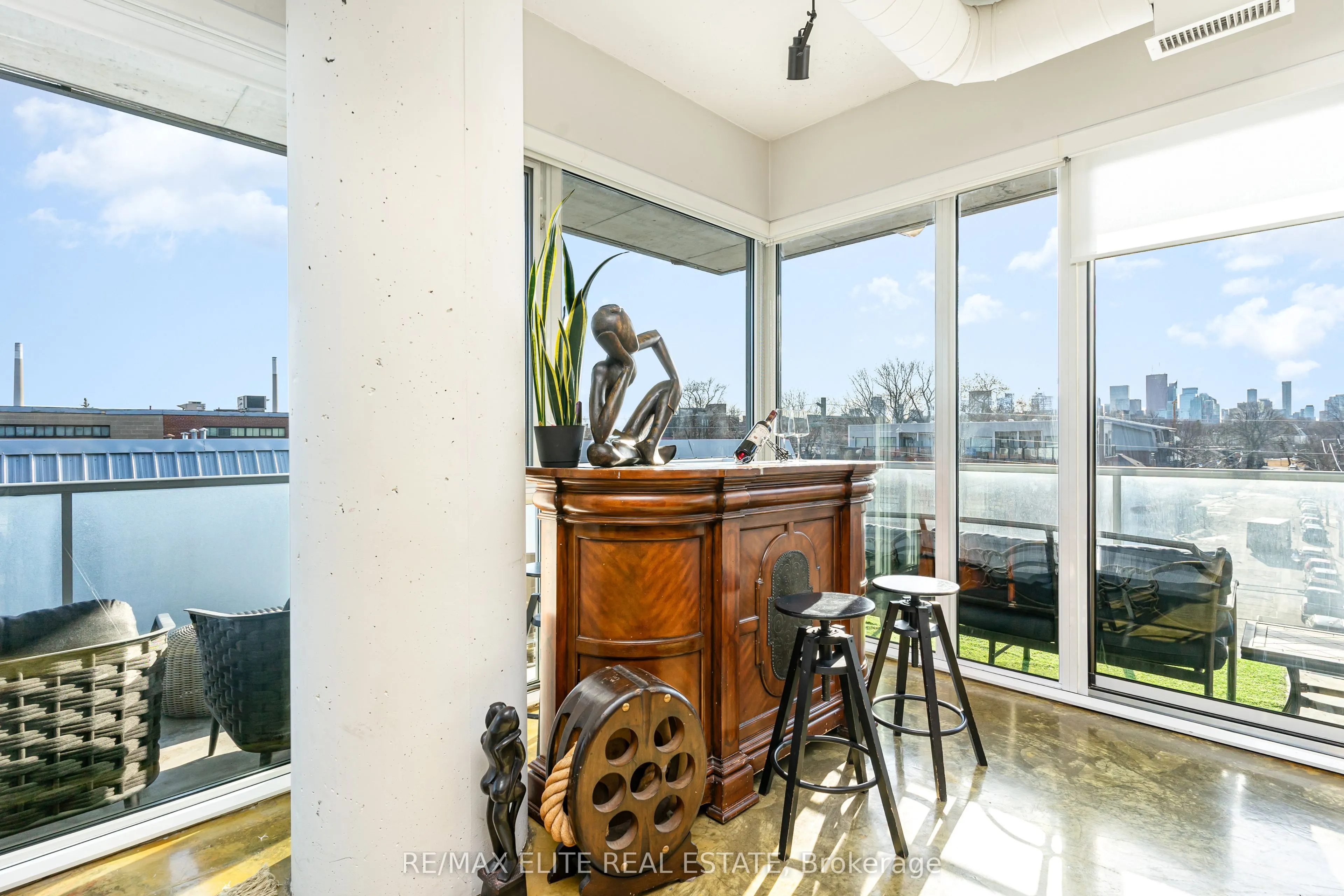 201 Carlaw Avenue, #412