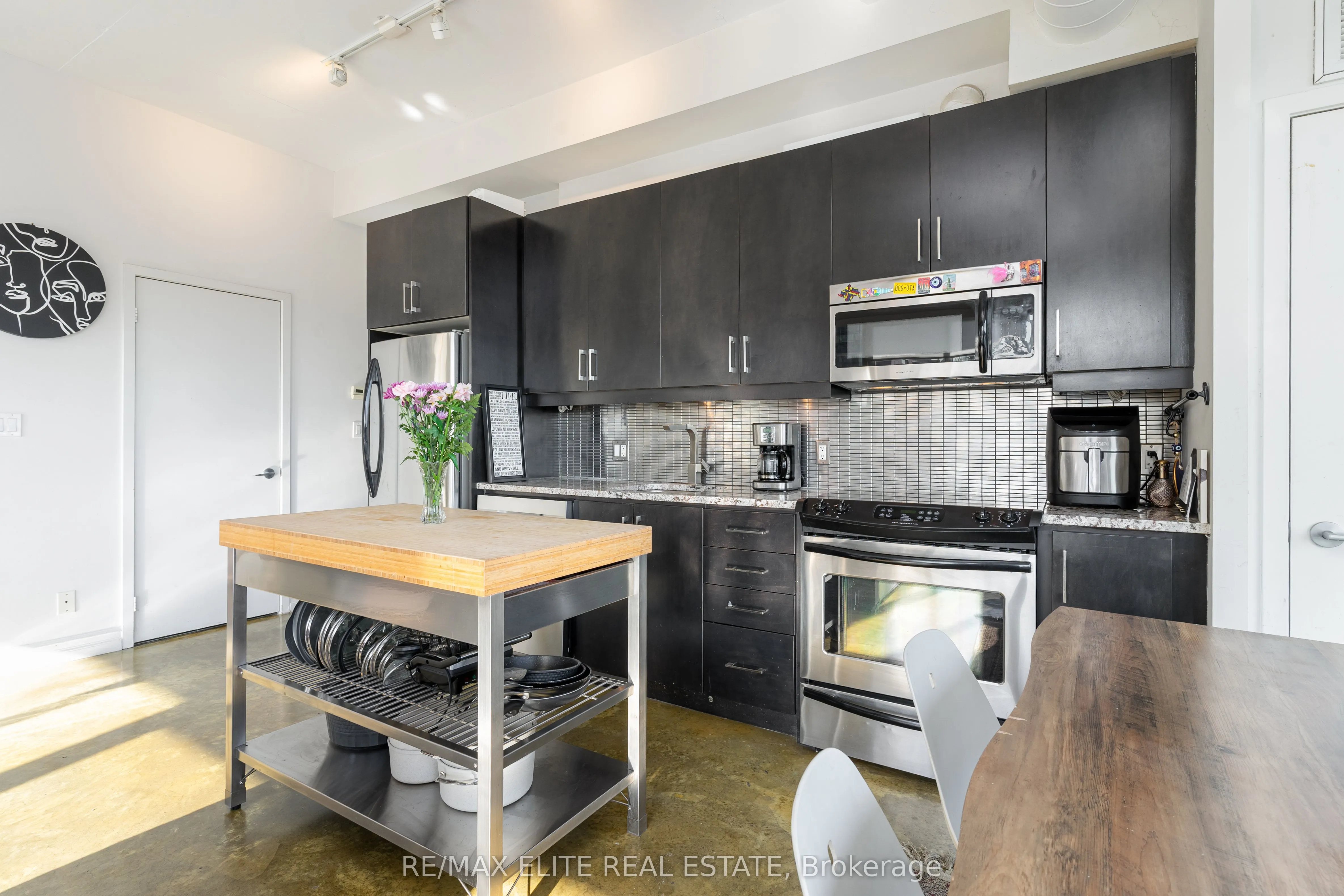 201 Carlaw Avenue, #412