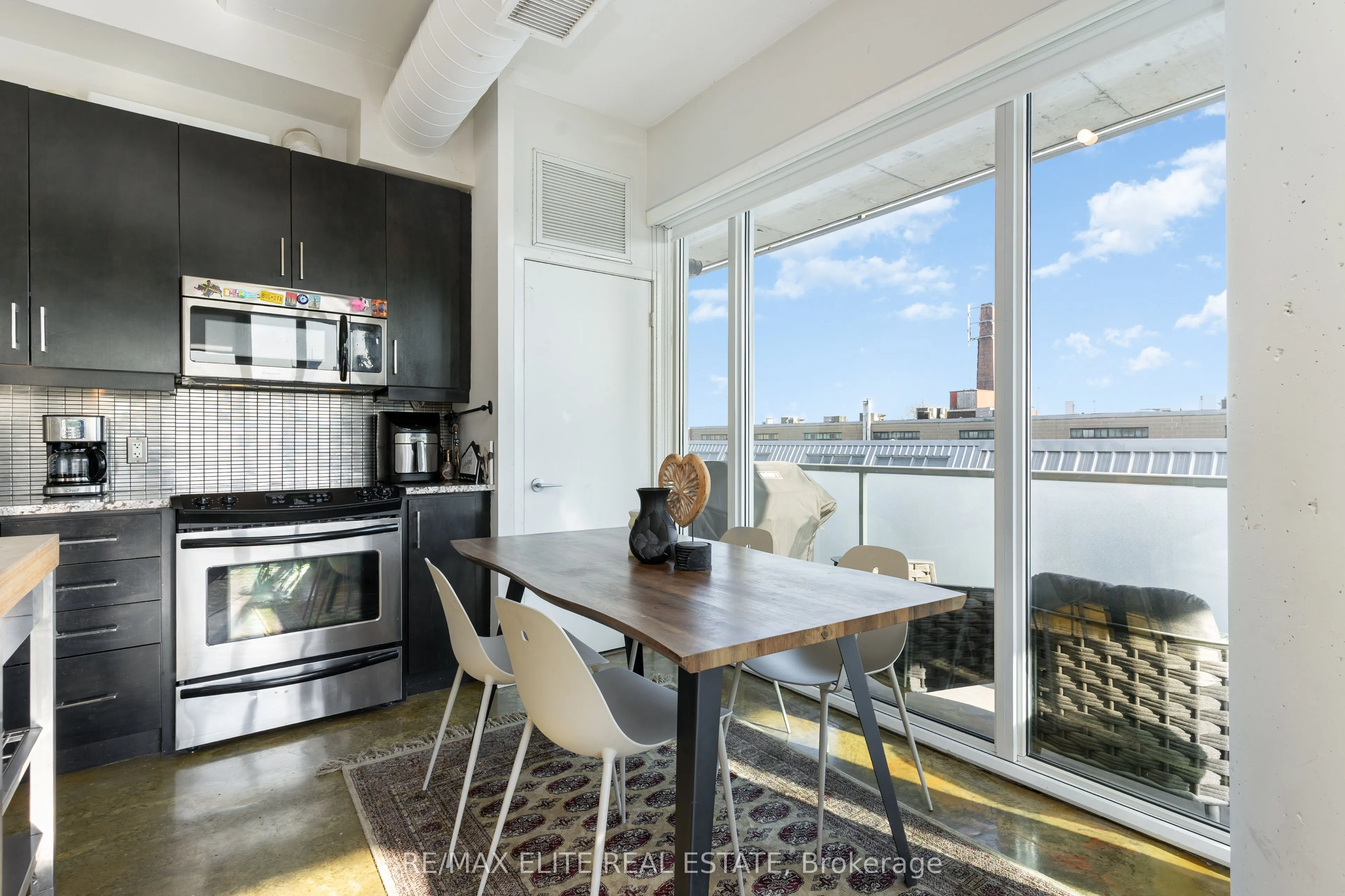 201 Carlaw Avenue, #412