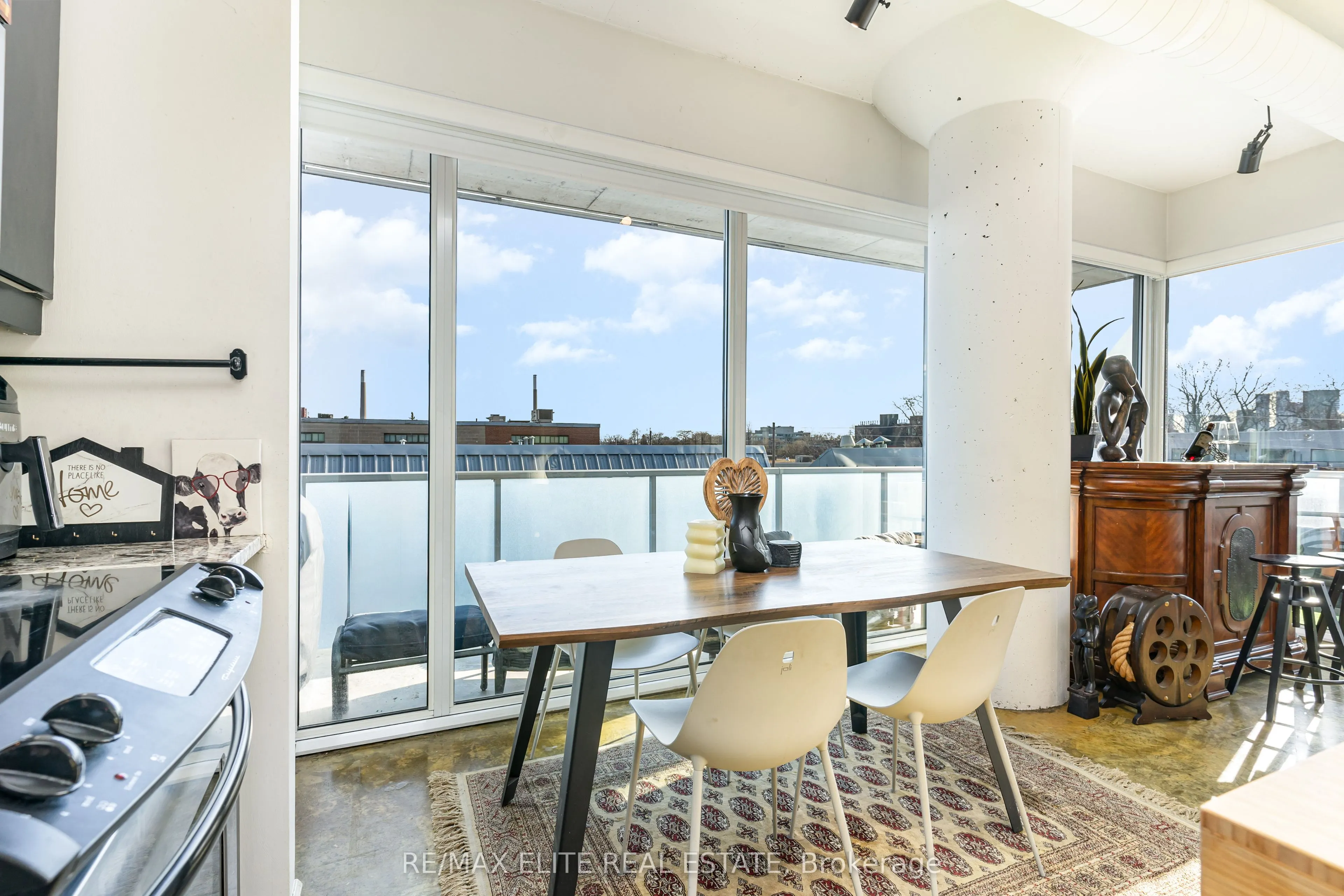 201 Carlaw Avenue, #412