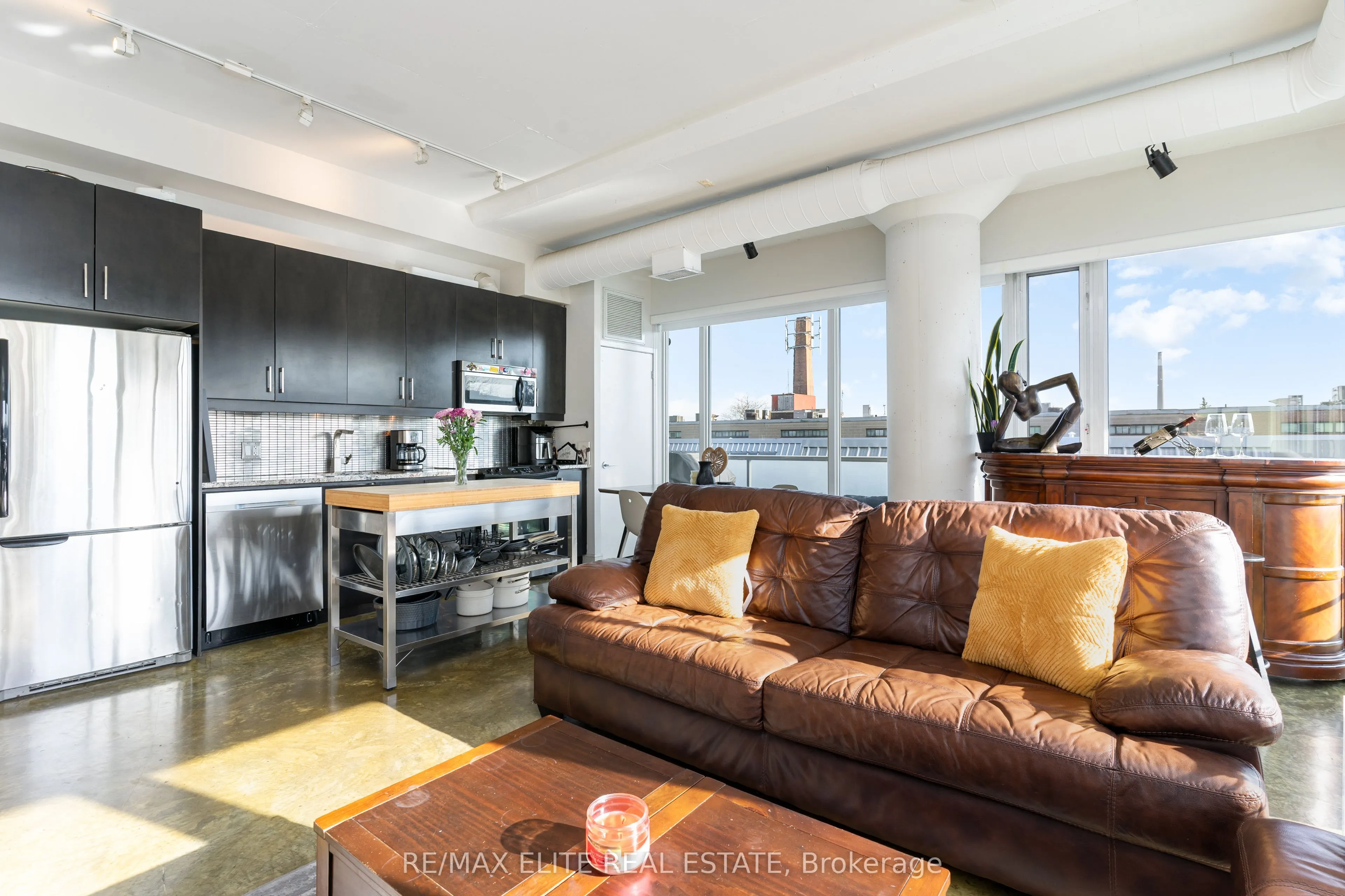 201 Carlaw Avenue, #412