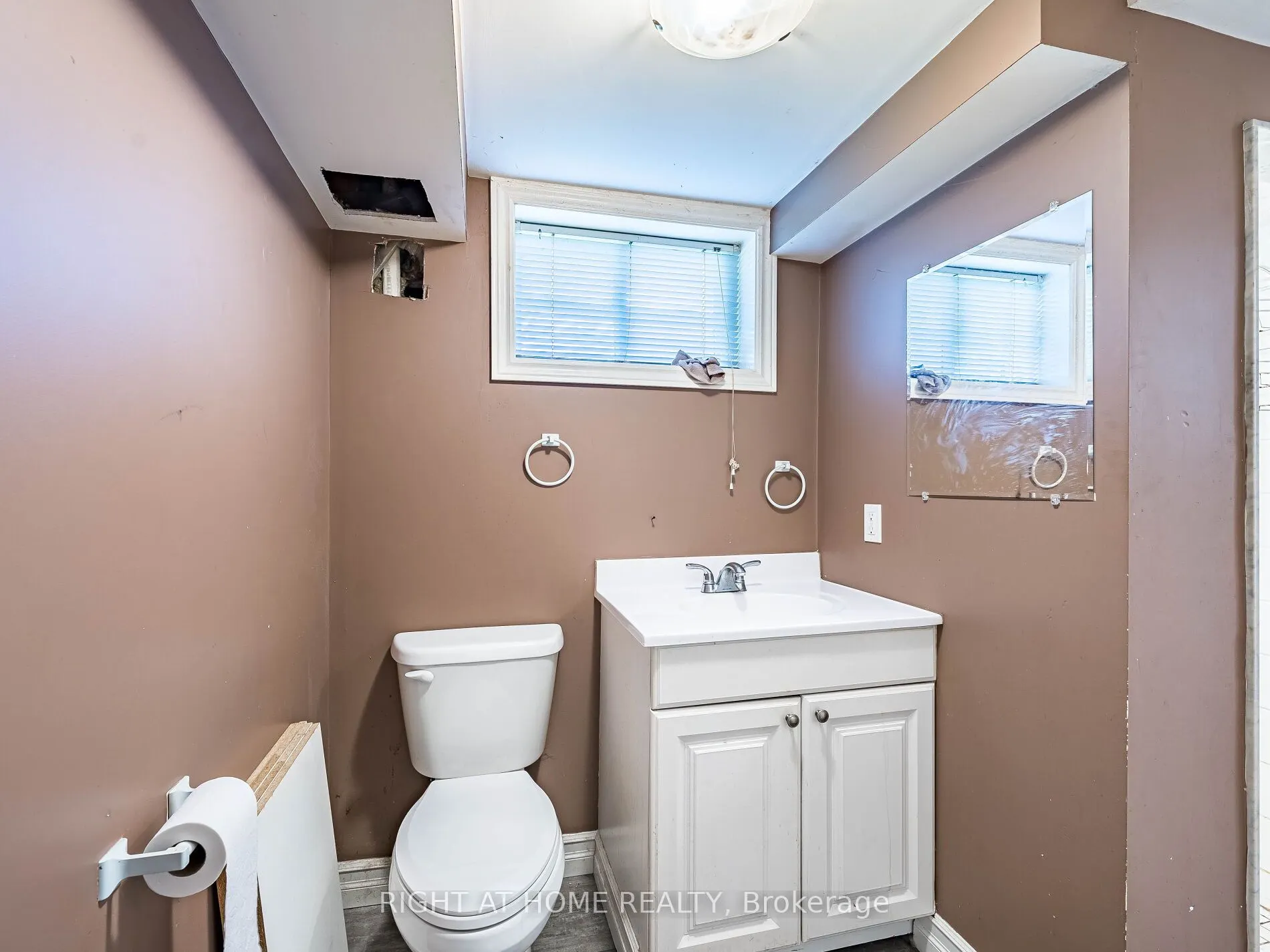 148 Winchester Road E