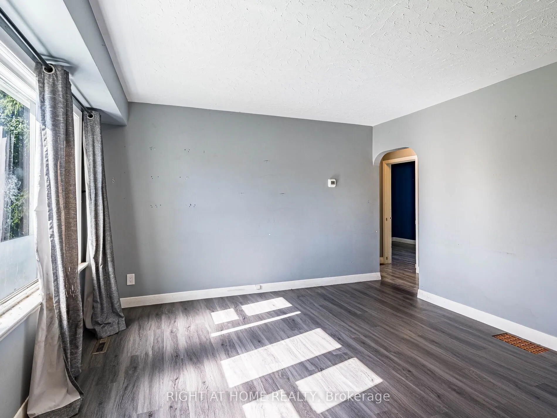 148 Winchester Road E