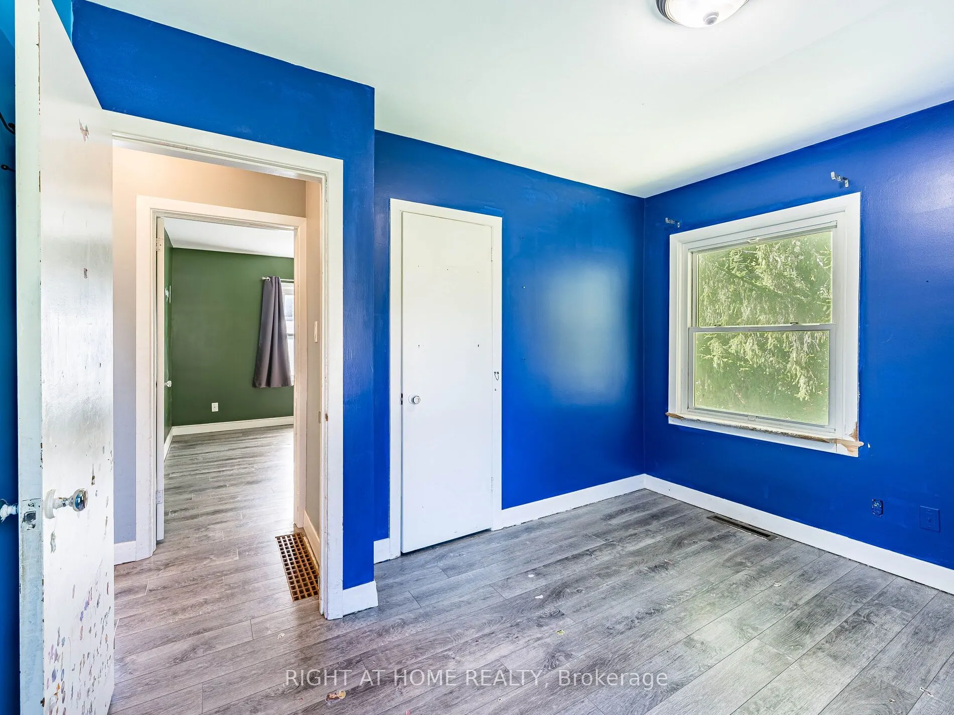 148 Winchester Road E