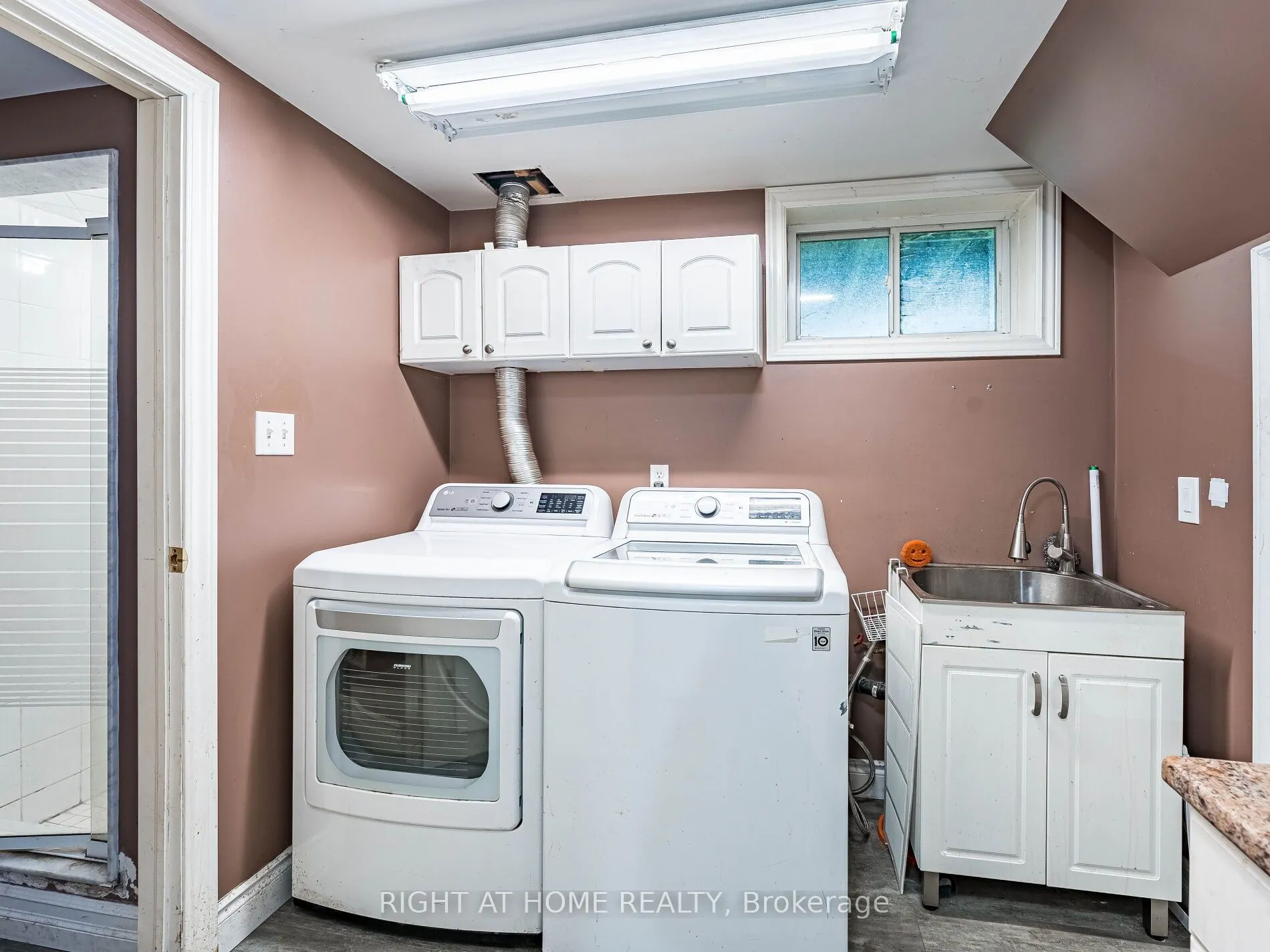 148 Winchester Road E