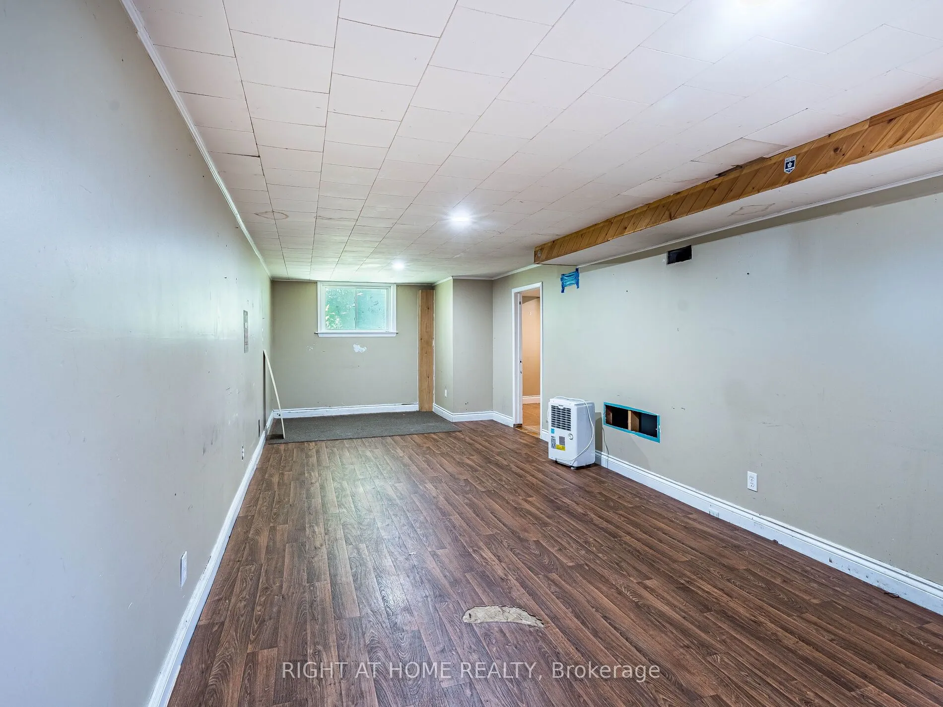 148 Winchester Road E