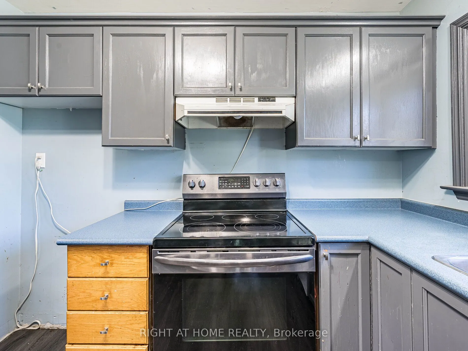 148 Winchester Road E