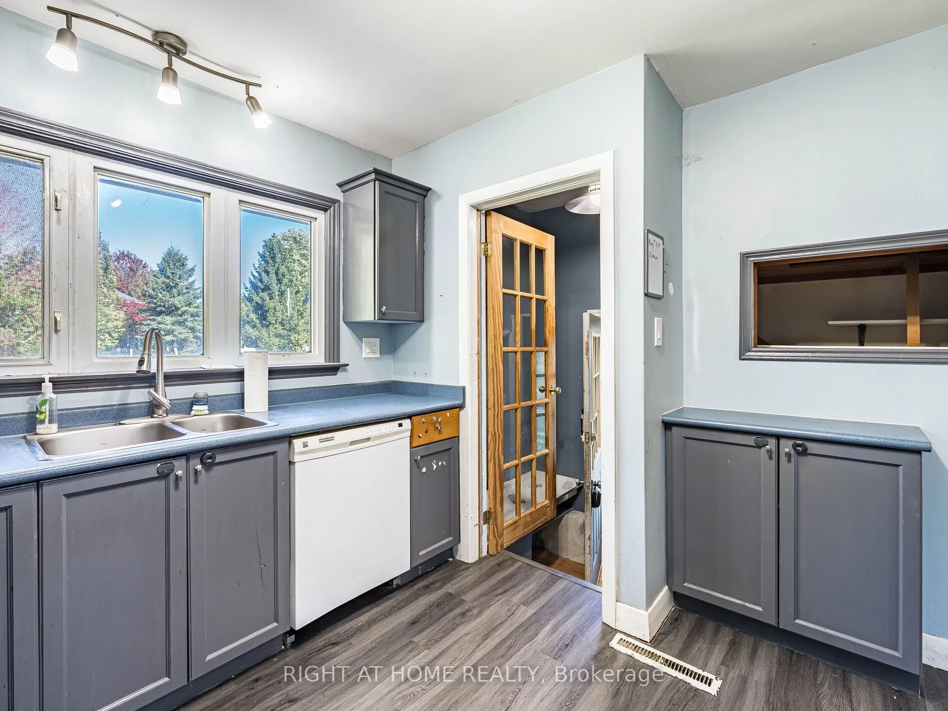 148 Winchester Road E