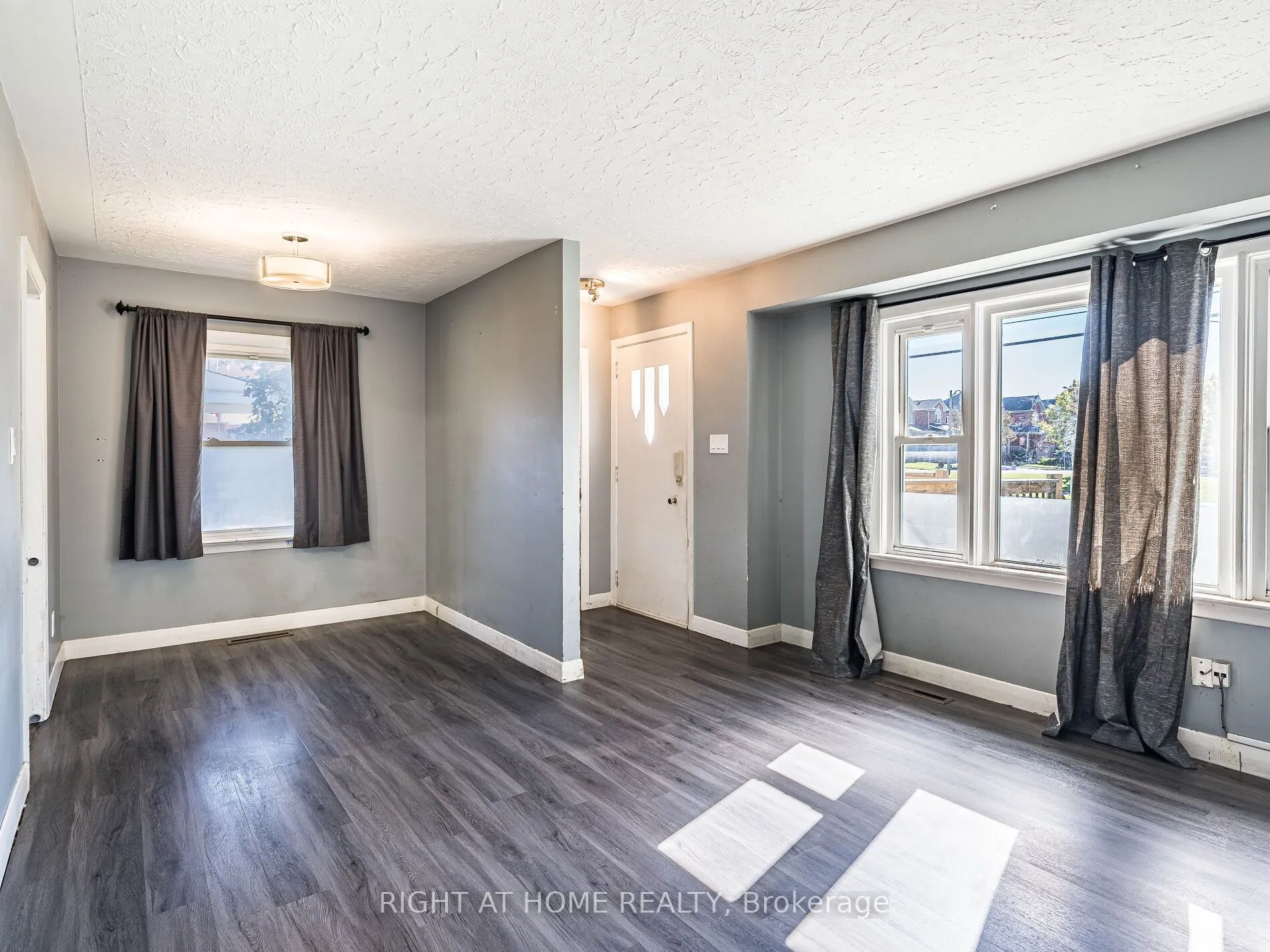 148 Winchester Road E