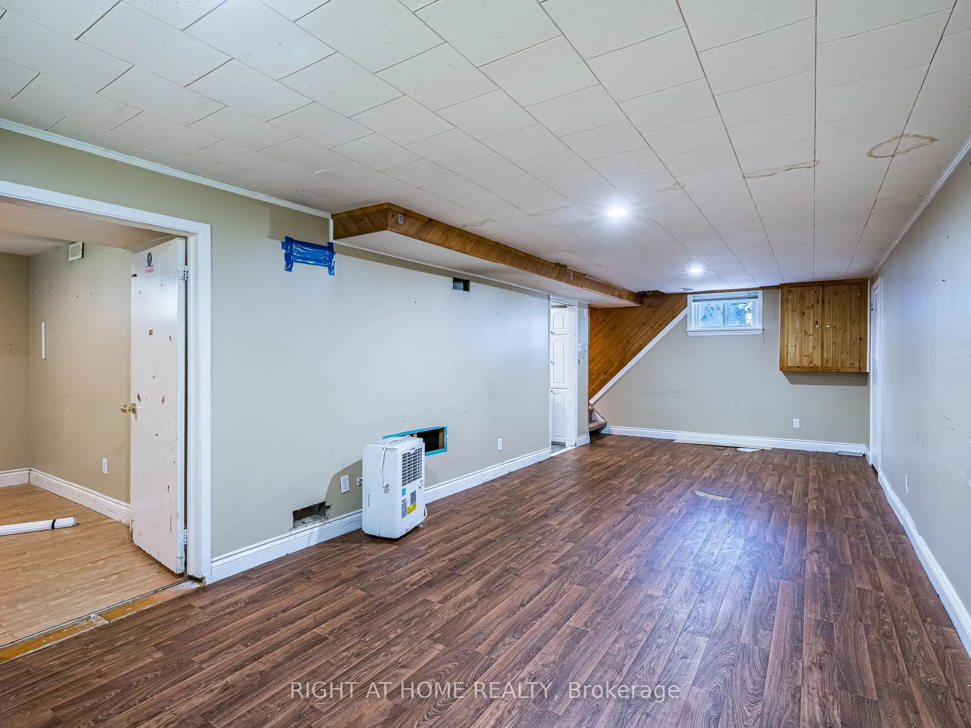 148 Winchester Road E