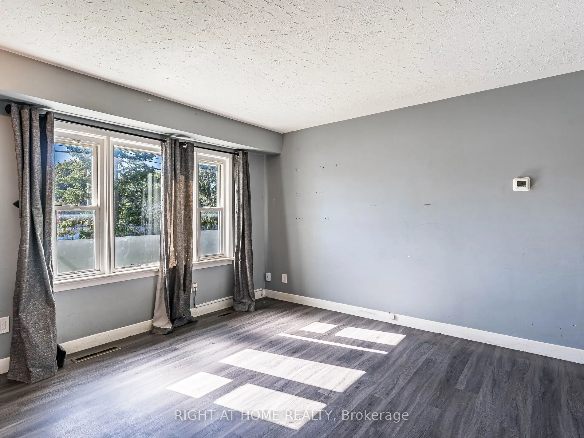 148 Winchester Road E