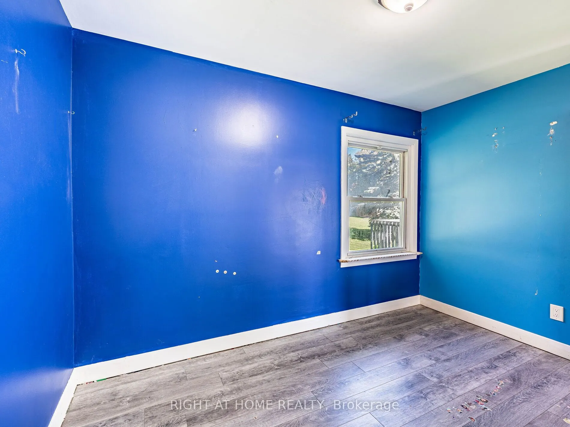 148 Winchester Road E