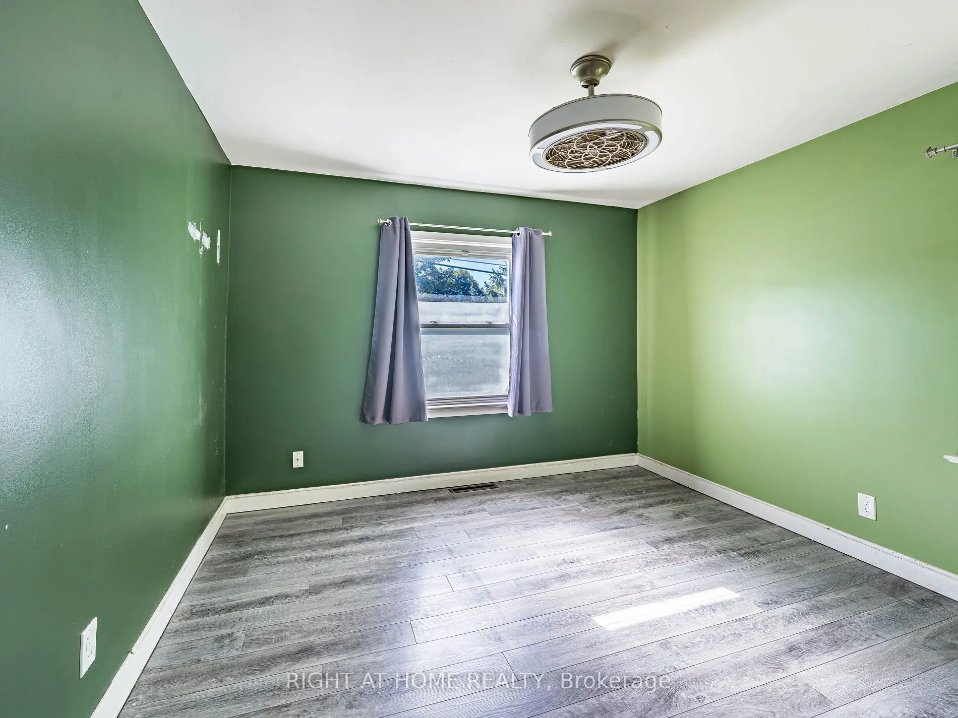 148 Winchester Road E